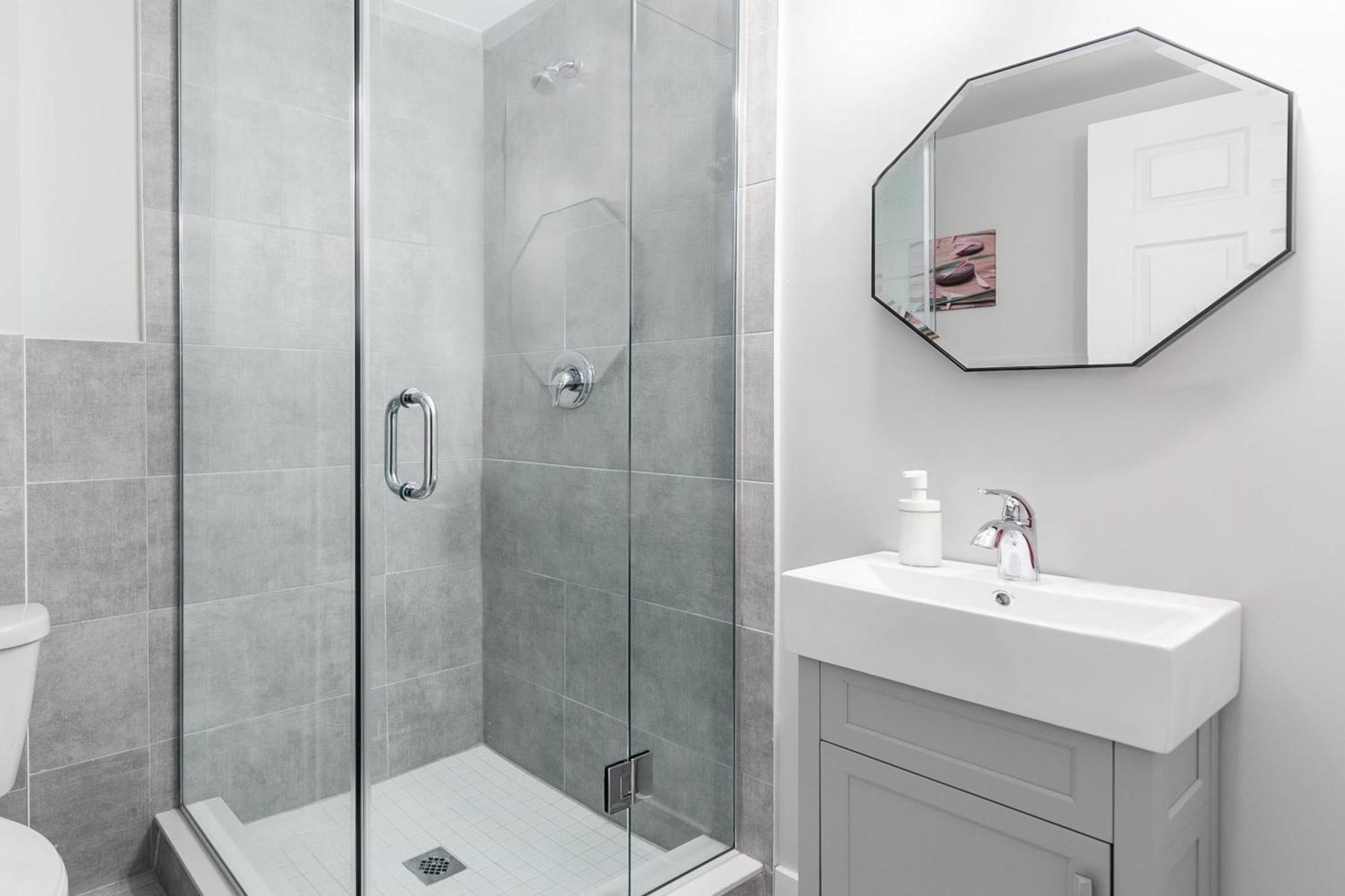 1br On Street North *
