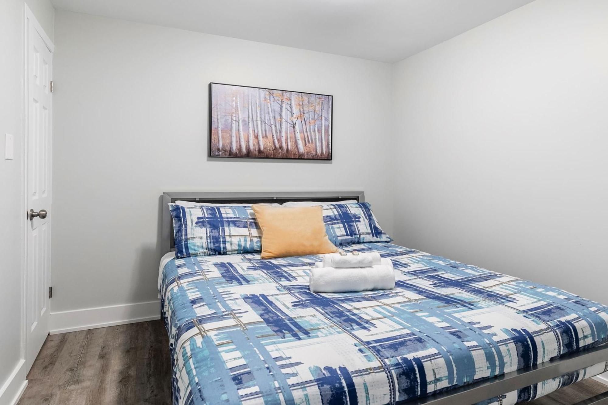 1br On Street North Apartment *