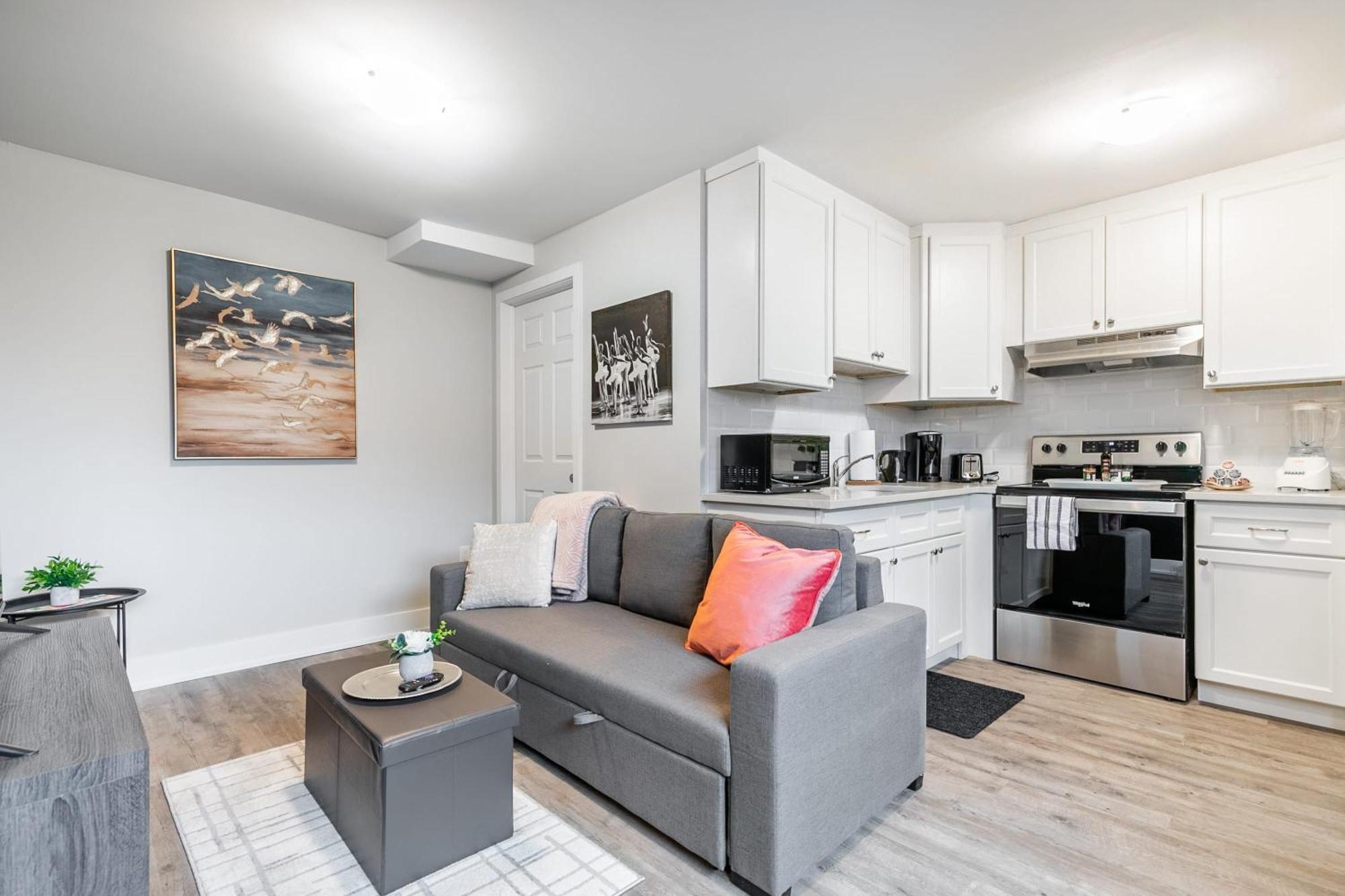 1br On Street North Hamilton