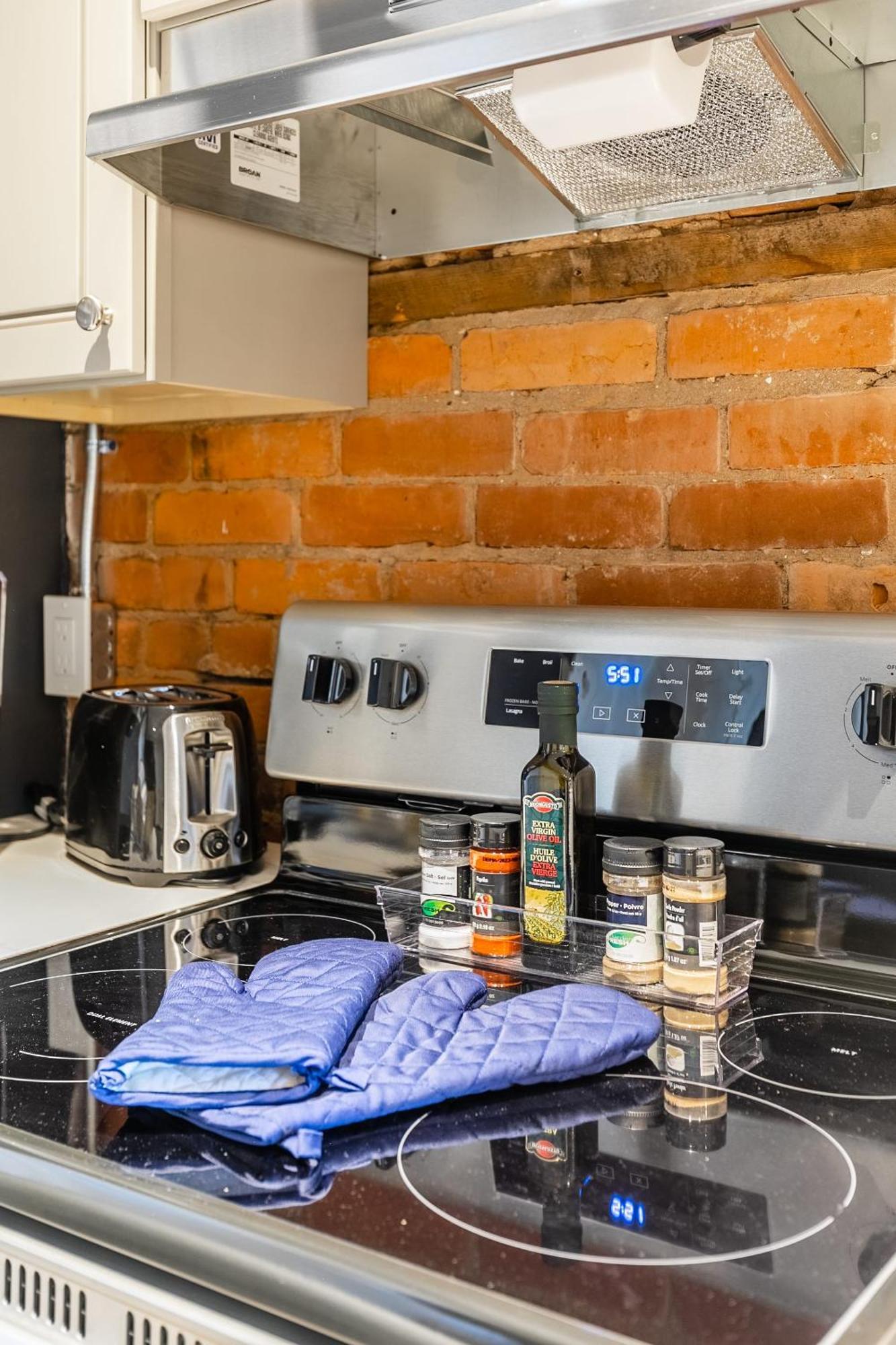 Cozy 1br Unit On Street North Apartment *
