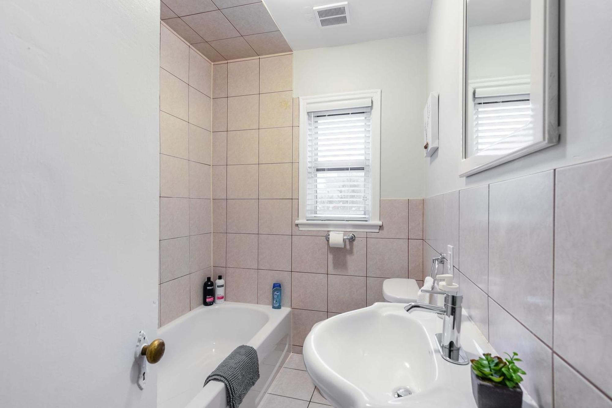1br Modern - Corktown Apartment Hamilton