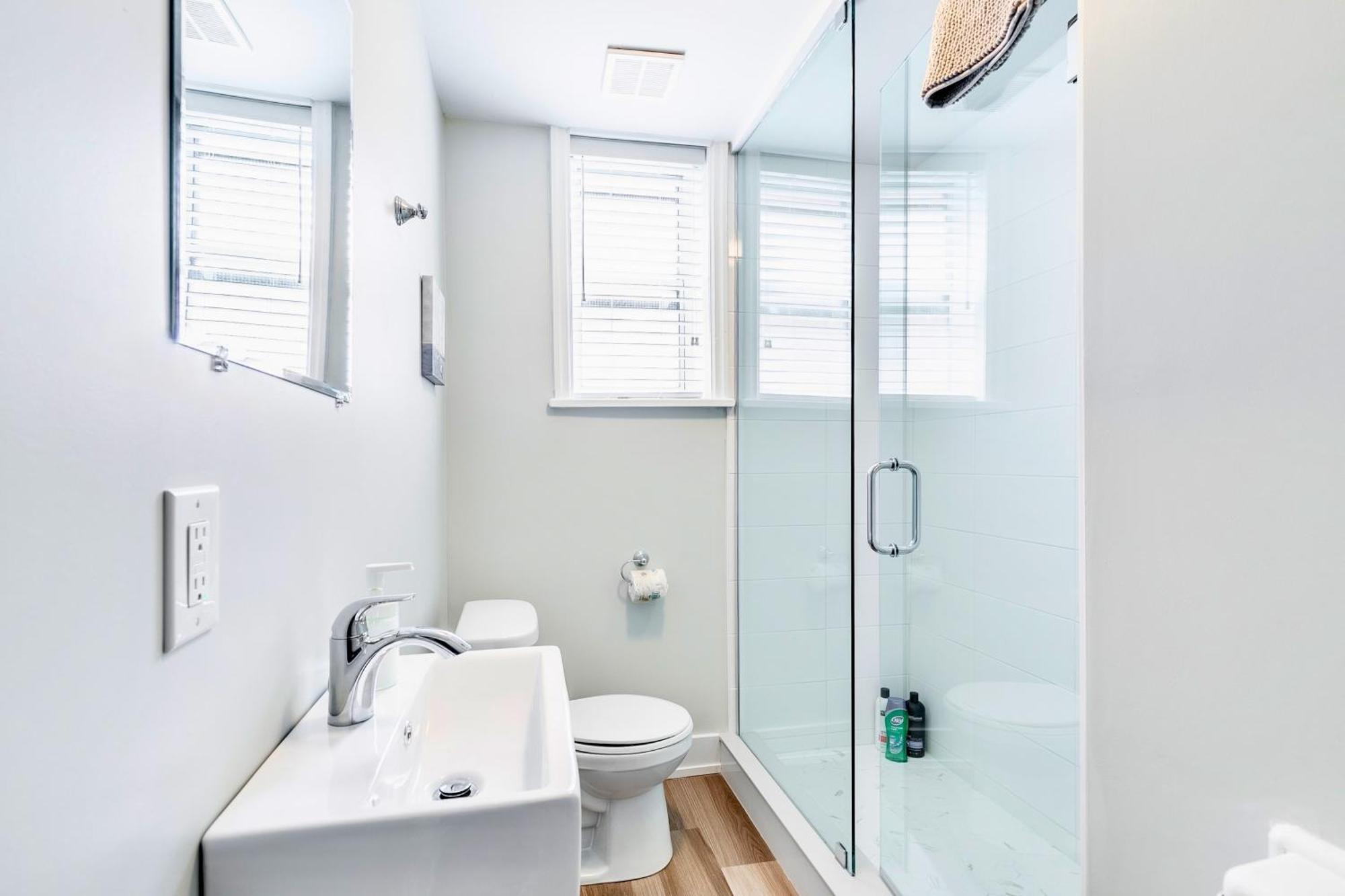 Modern In Corktown Apartment *
