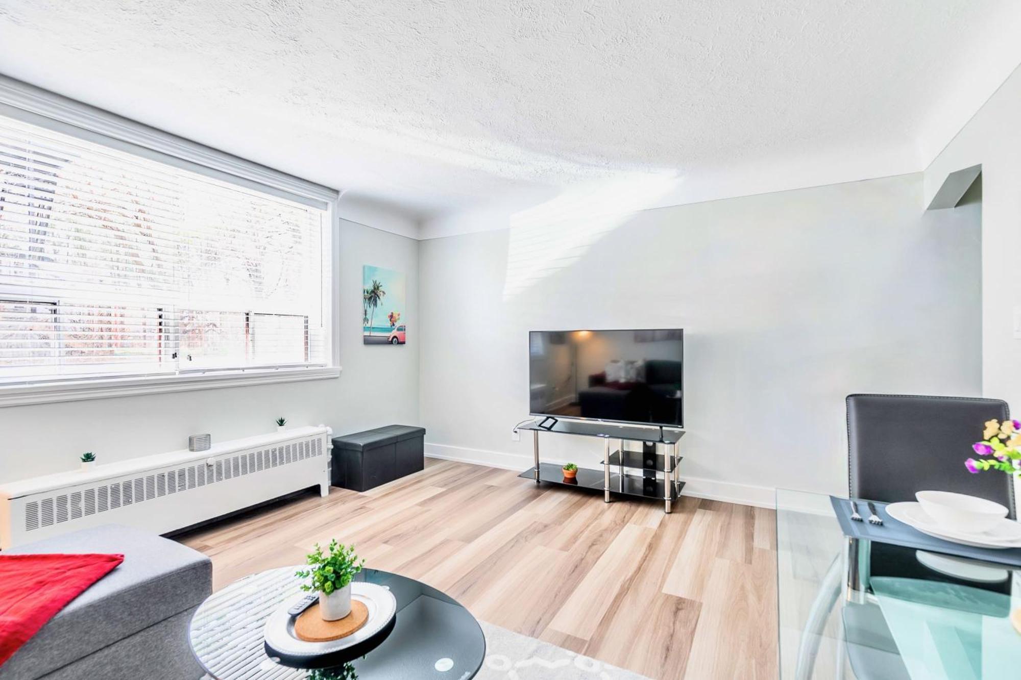 Modern In Corktown Apartment *