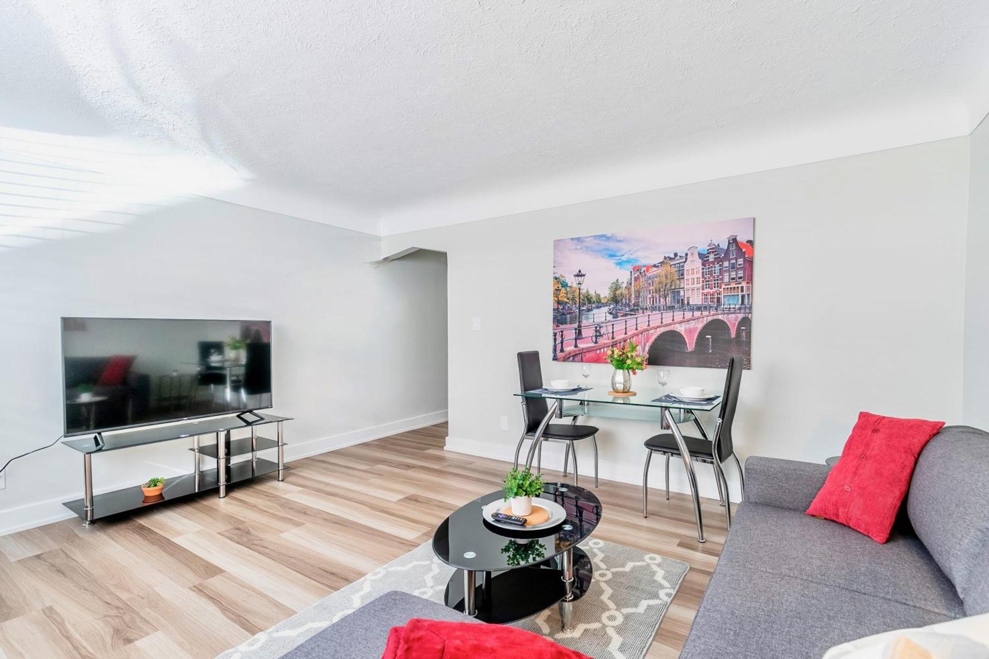 Apartment Modern In Corktown Hamilton