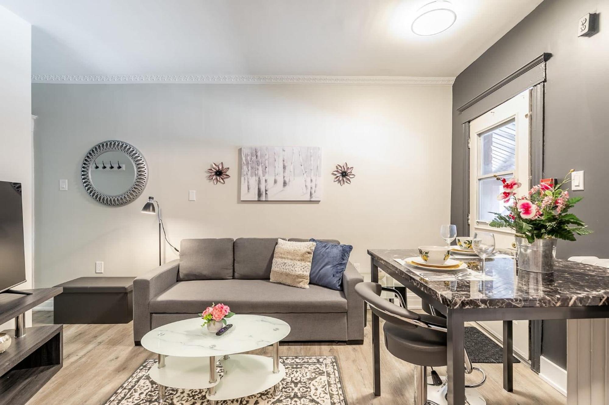 2 Bedroom Near Downtown - King Bed Netflix Apartment Hamilton