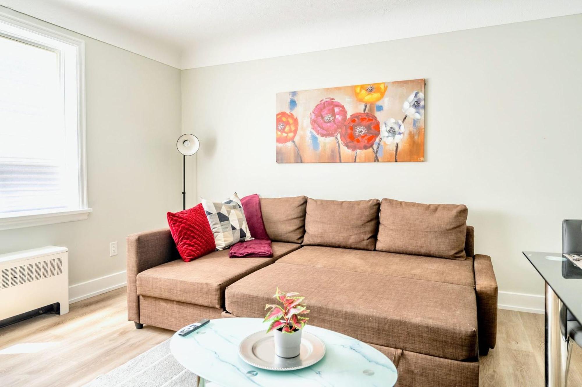 Apartment 1br Modern In Corktown Hamilton