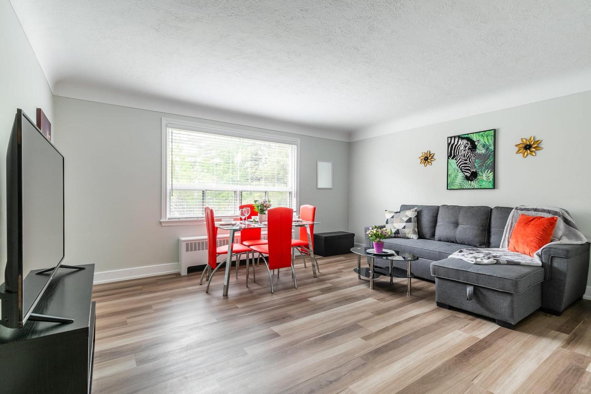Modern - Corktown Apartment *