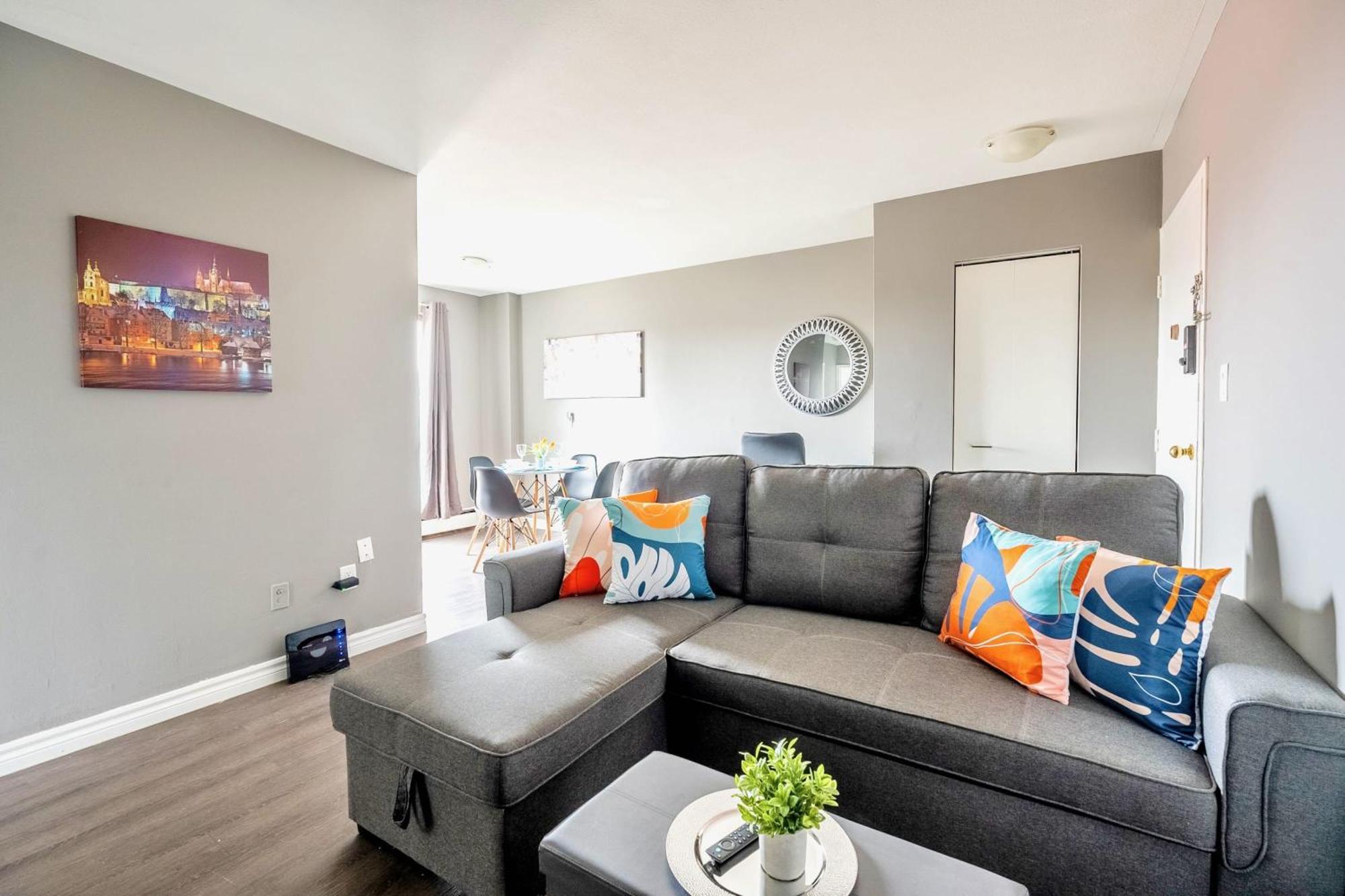 Apartment 2bedroom Unit- Near Dt *