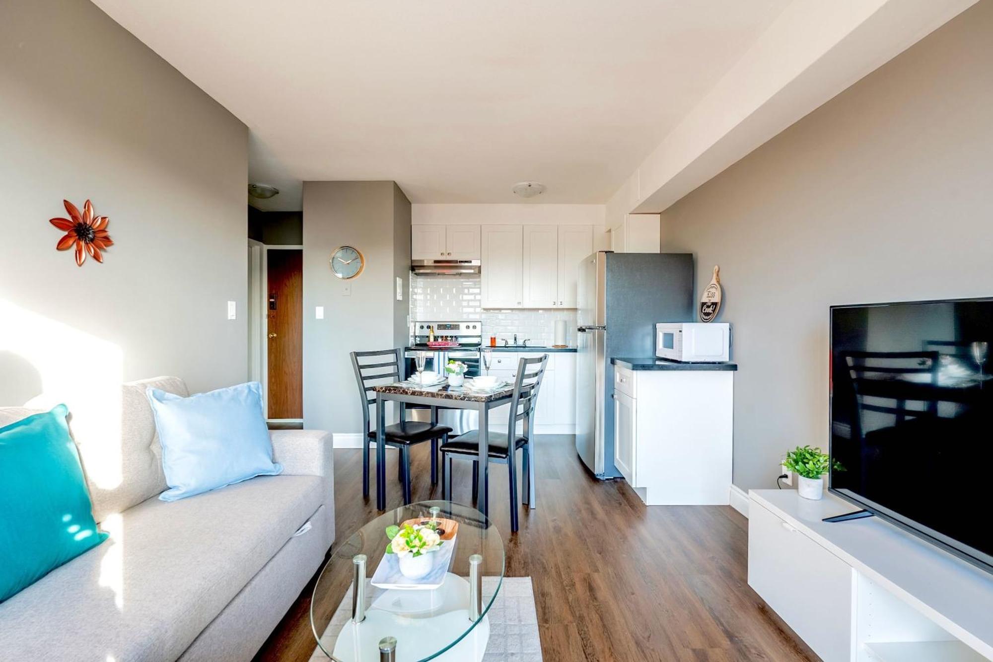 Near Downtown - Glenview West W Patio