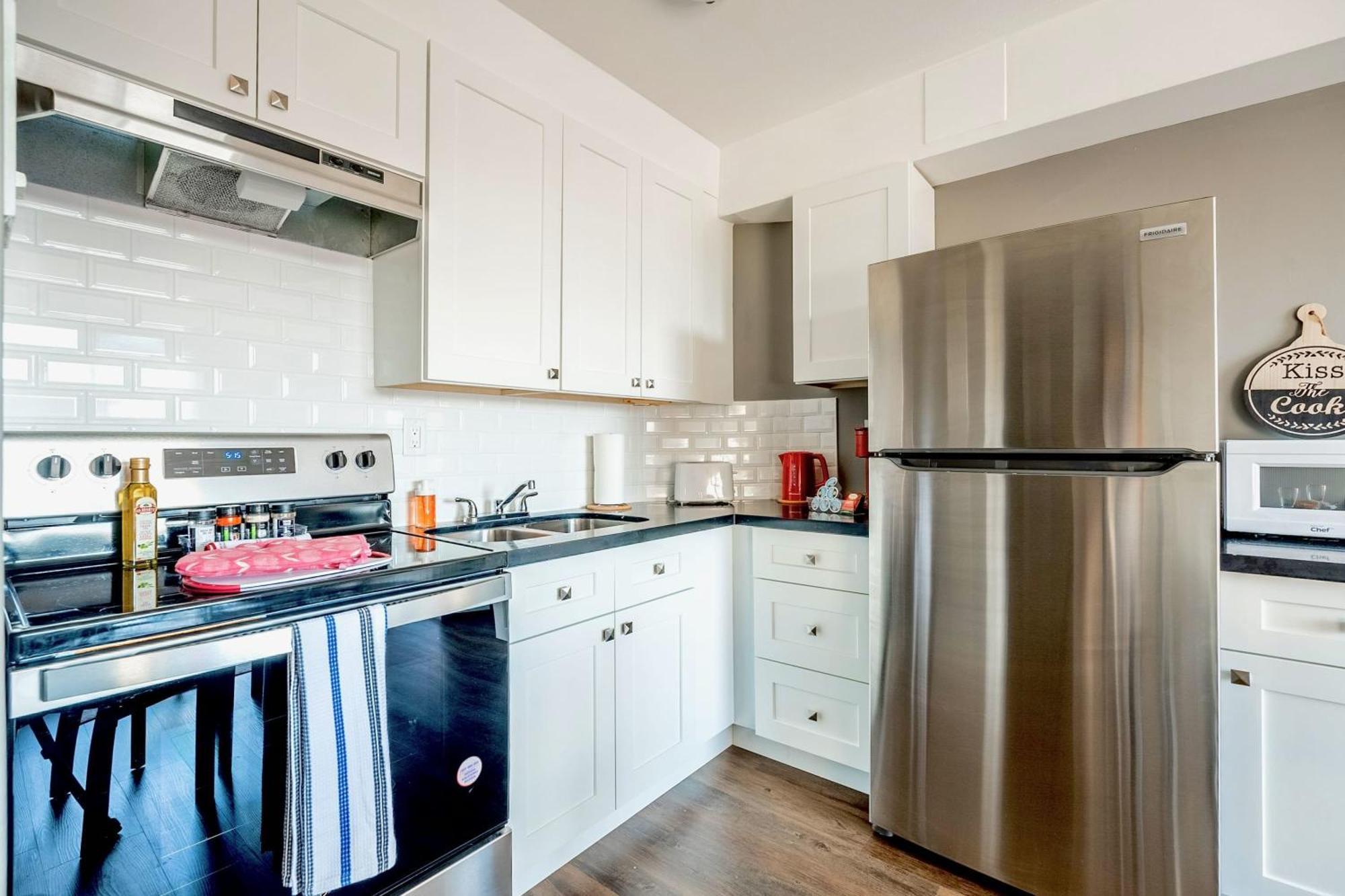Apartment Near Downtown - Glenview West W Patio