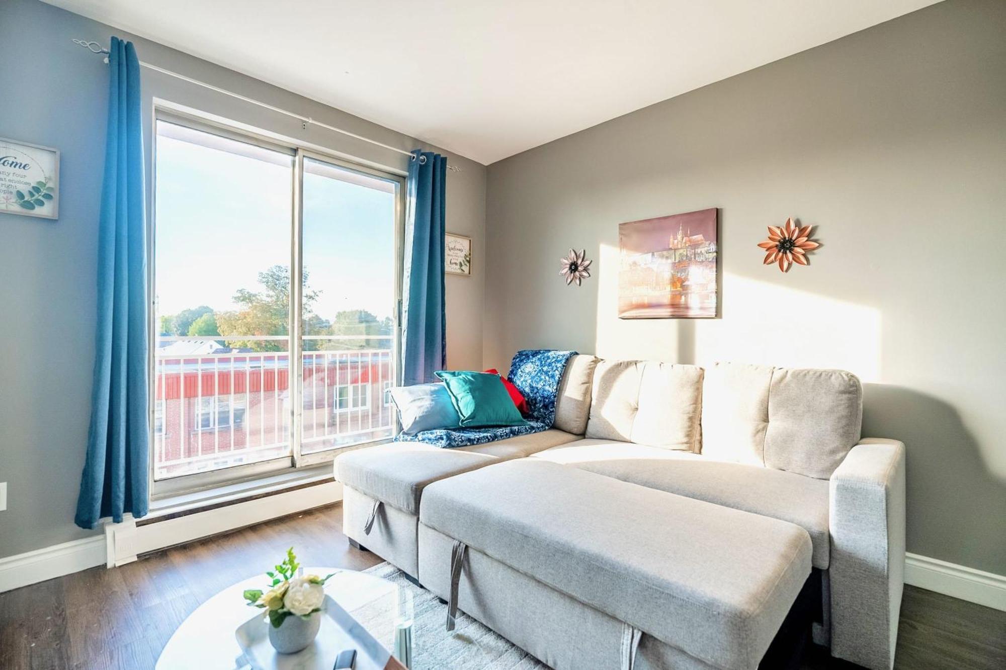 Apartment Near Downtown - Glenview West W Patio Hamilton