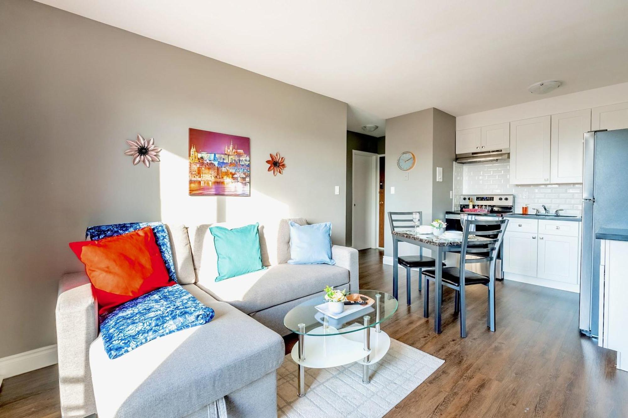 Apartment Near Downtown - Glenview West W Patio *