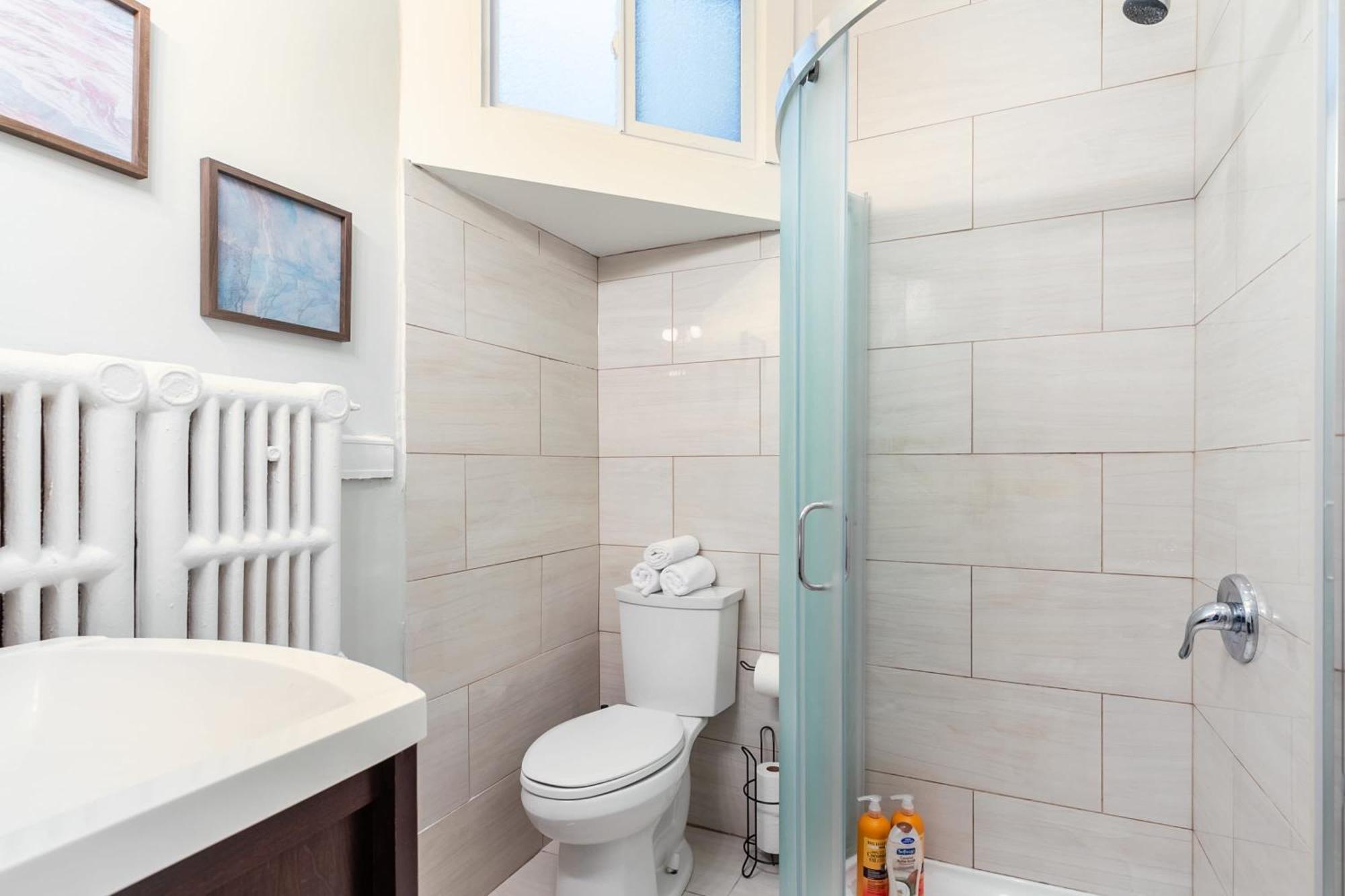 Apartment 2br Unit - Sleeps 6 - James St Hamilton