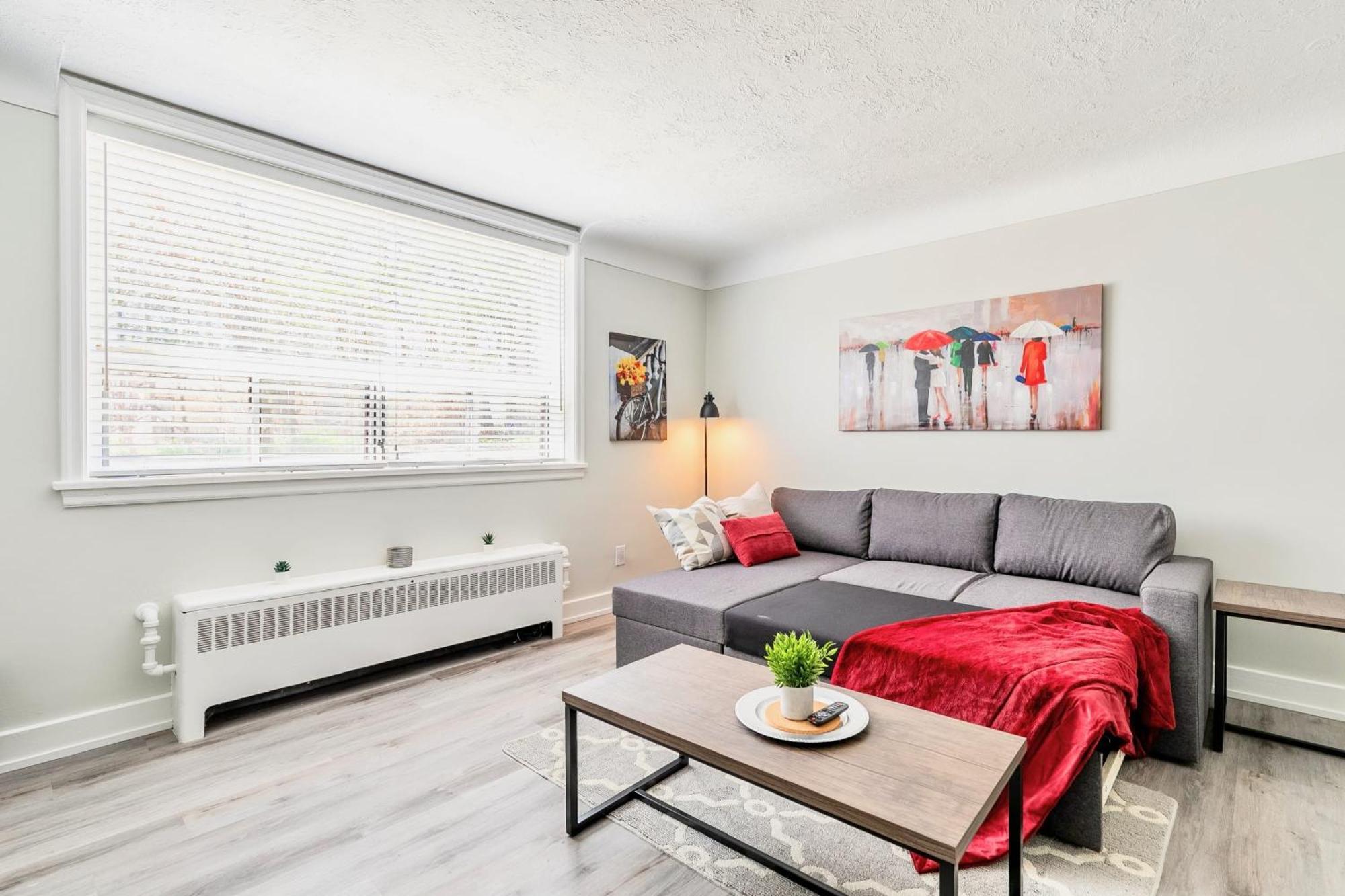Apartment Modern In Corktown Hamilton