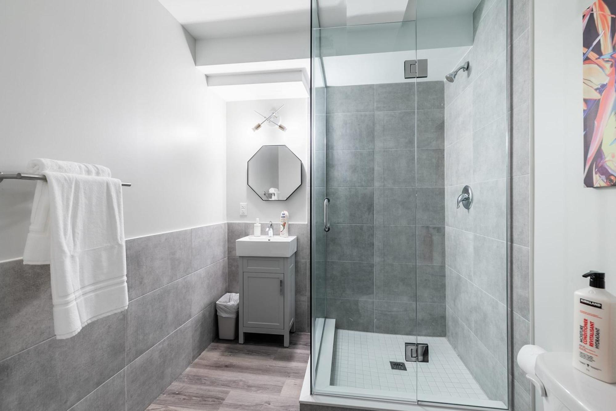Basement On Street North Apartment