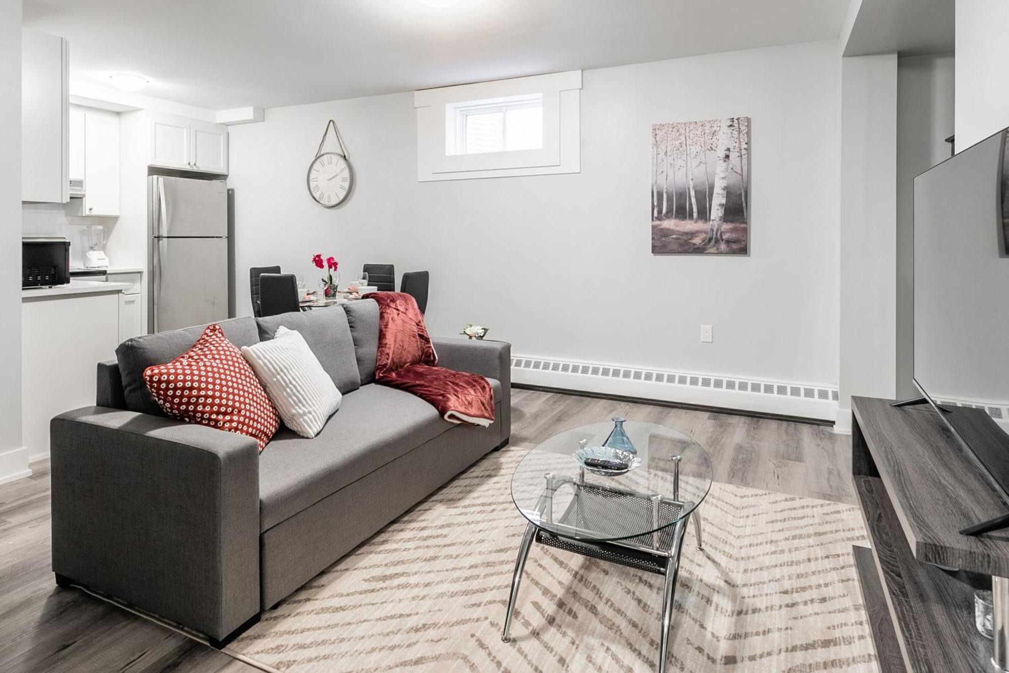 Basement On Street North Apartment