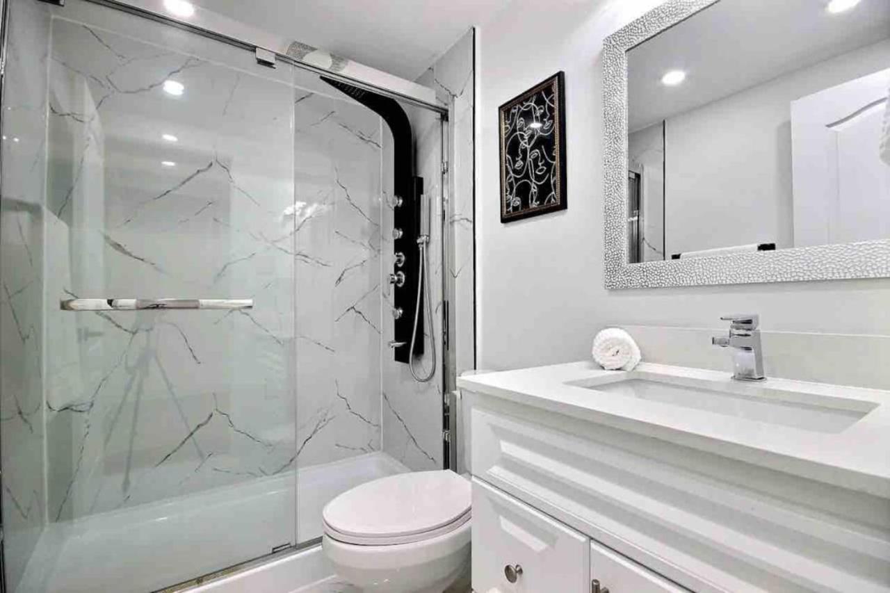 Holiday home Modern Luxury Next To Tim Hortons Field