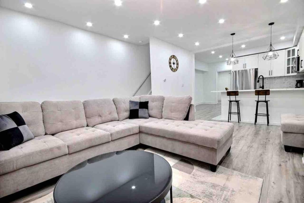 Modern Luxury Next To Tim Hortons Field Holiday home *