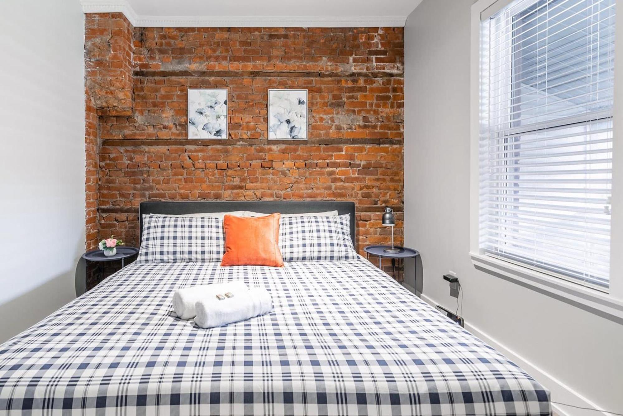 2br Unit - Sleeps 6 - James St Hamilton