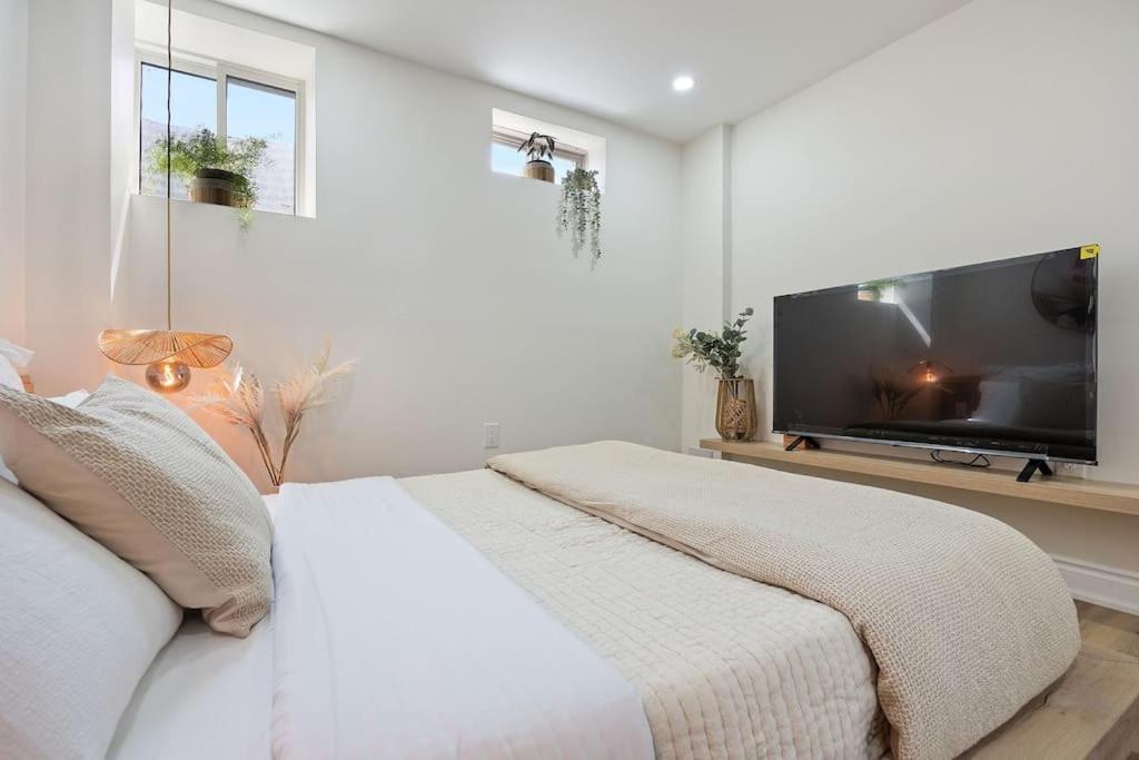 Fully Yours, Brand New Basement, Private Entrance Apartment