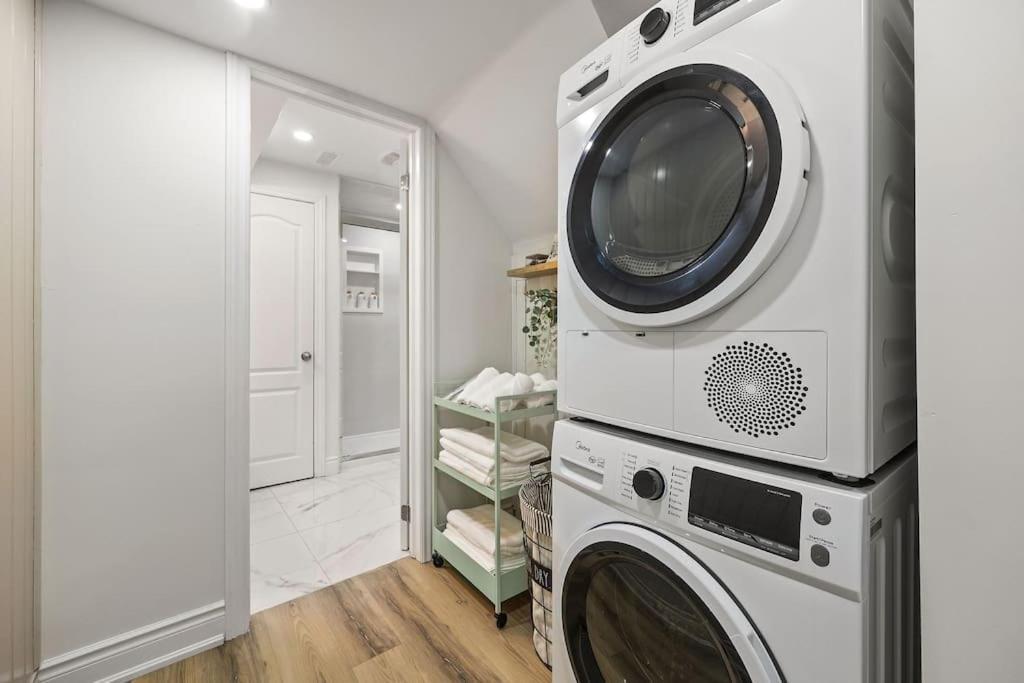 Fully Yours, Brand New Basement, Private Entrance Apartment Hamilton