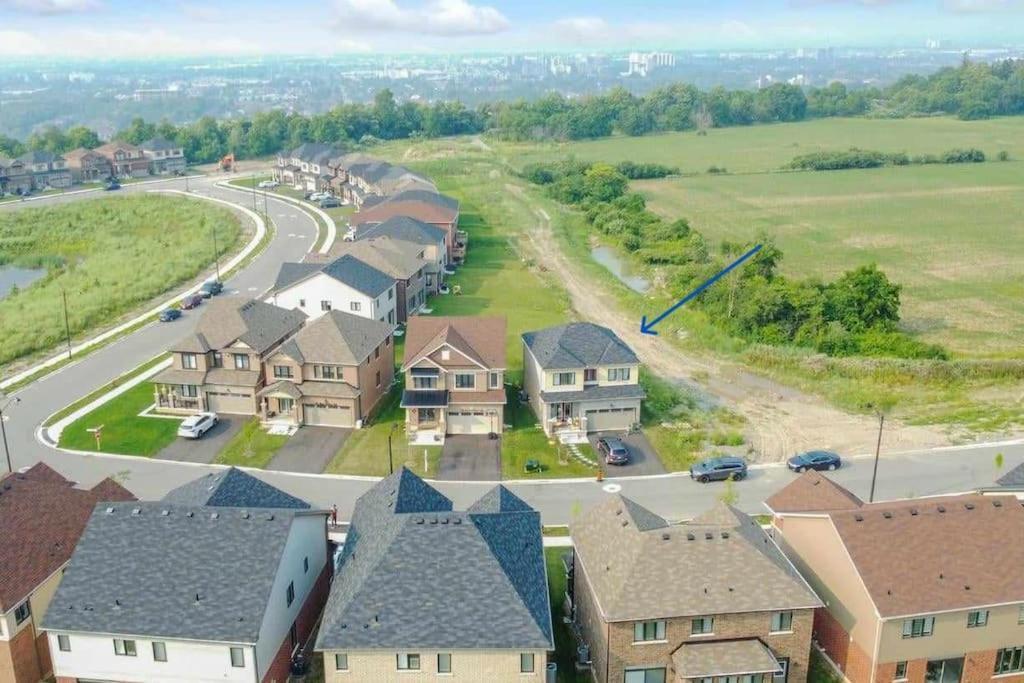 Fully Yours, Brand New Basement, Private Entrance *