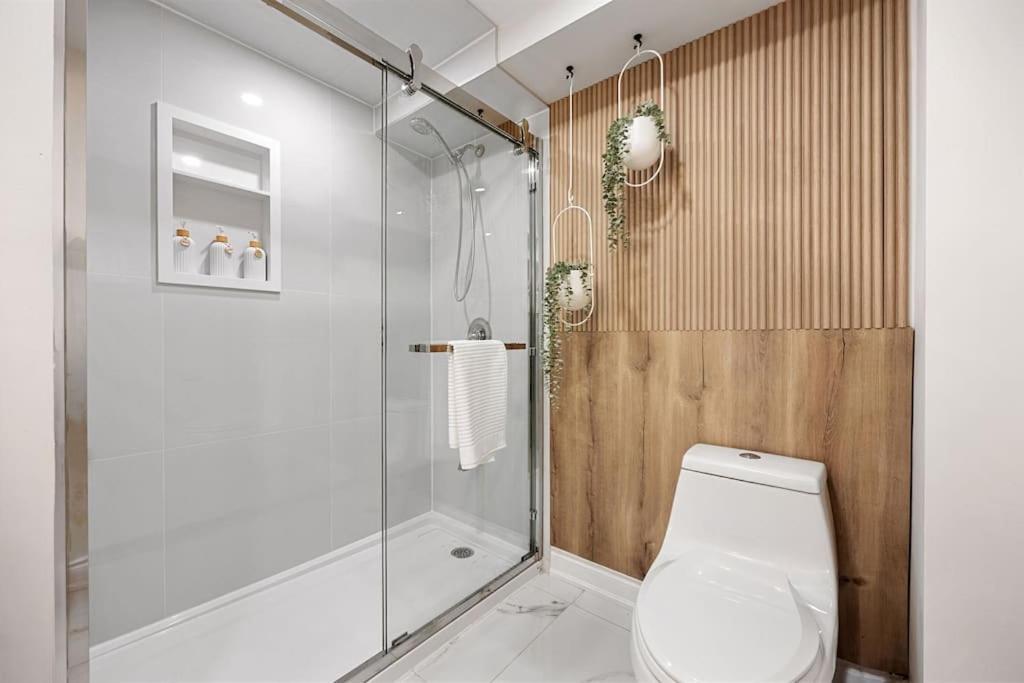 Apartment Fully Yours, Brand New Basement, Private Entrance *