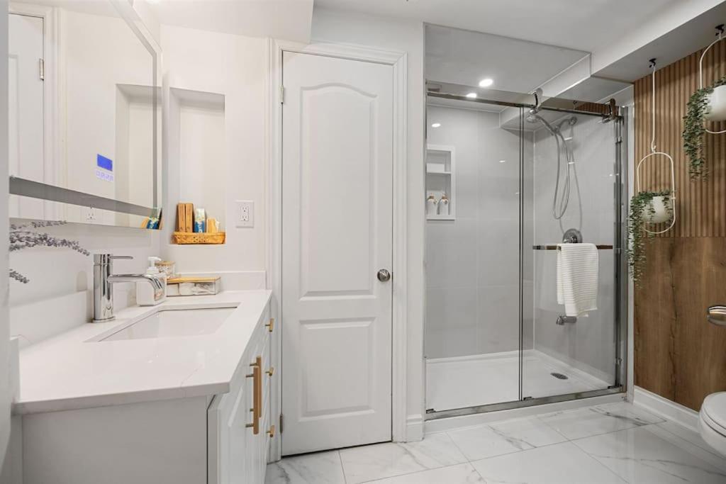 Fully Yours, Brand New Basement, Private Entrance Apartment Hamilton