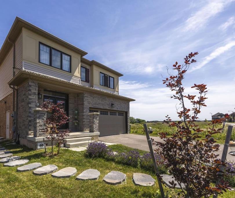 Fully Yours, Brand New Basement, Private Entrance * Hamilton