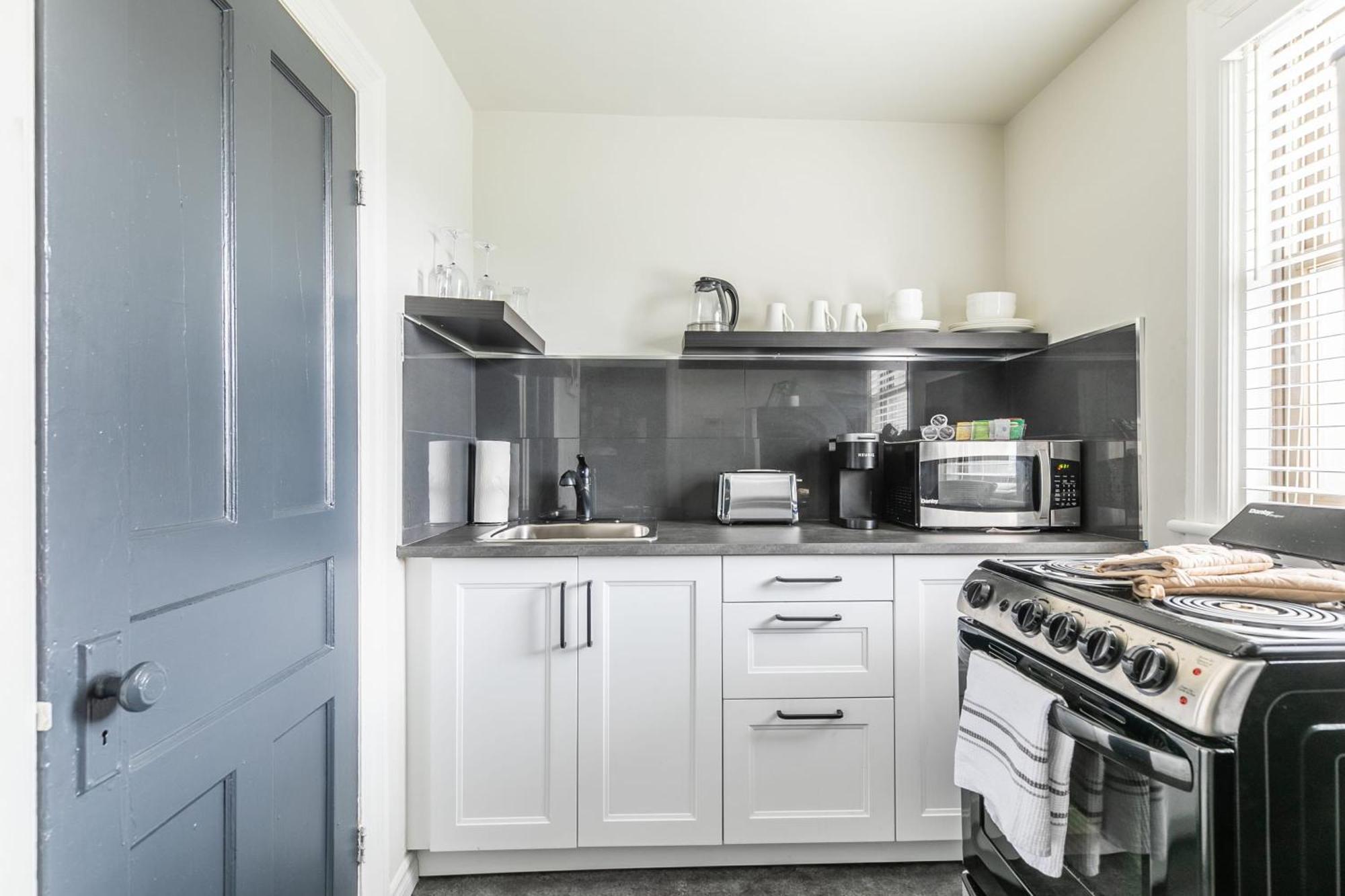 Modern With Kitchen On St Apartment Hamilton