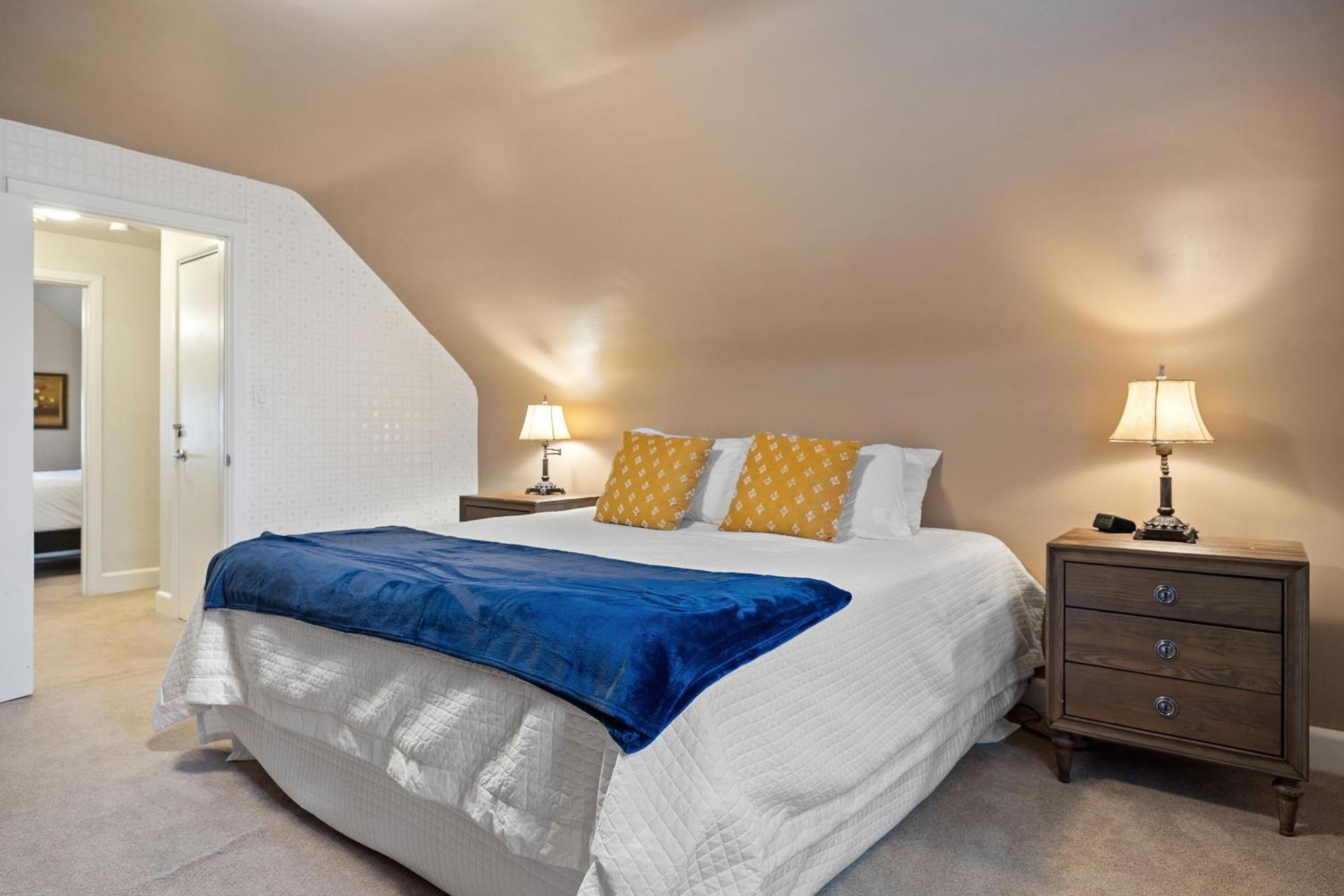 4 Bedroom In Villa Hamilton