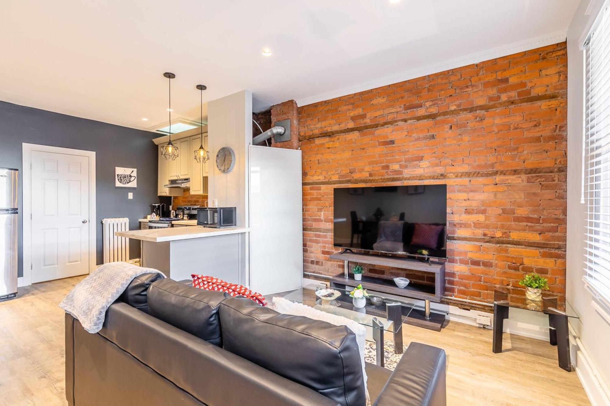 1br - Queen Bed In Hamilton's Neighborhood Apartment