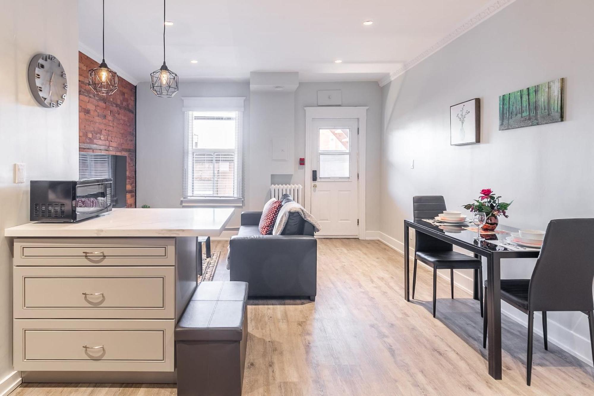 1br - Queen Bed In Hamilton's Neighborhood