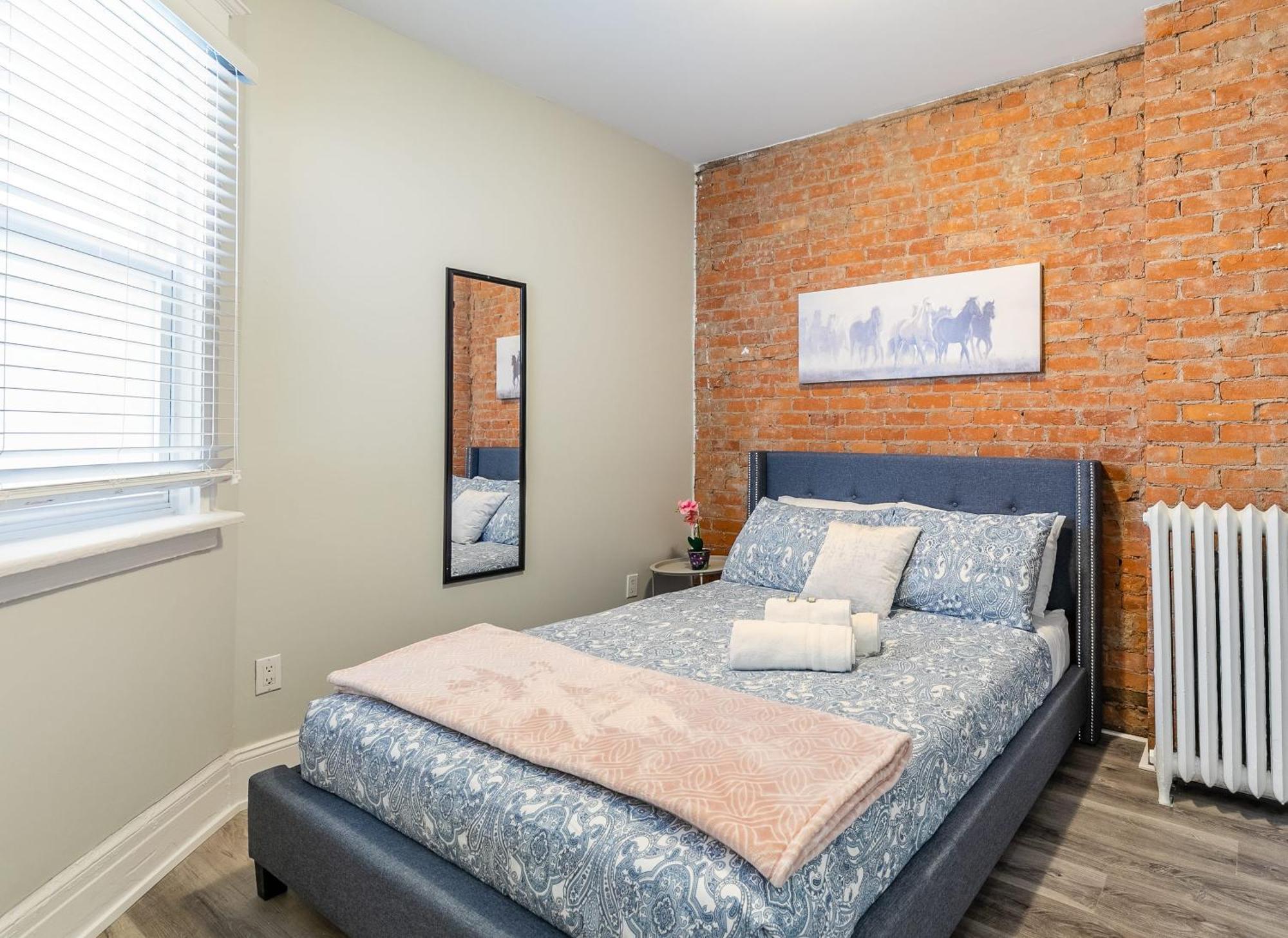 1br - Queen Bed In Hamilton's Neighborhood Apartment Hamilton