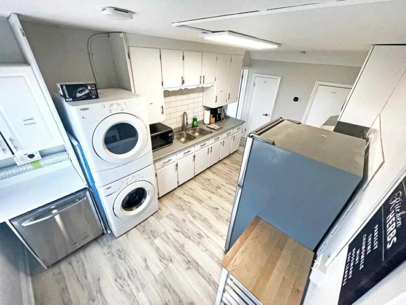 Chic Retreat - Comfy Beds - Garden - Pool Apartment Hamilton