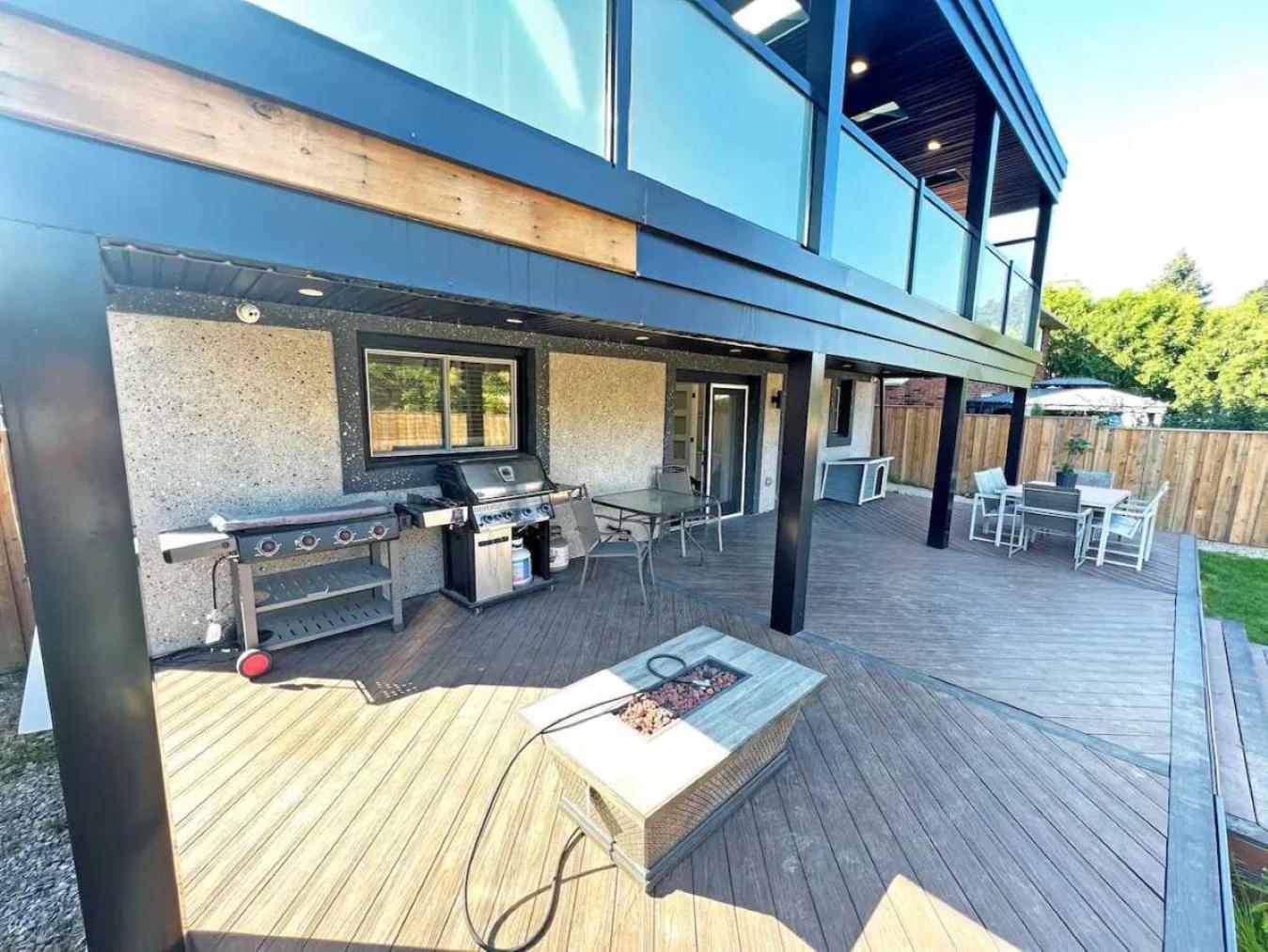 Luxe Near Limeridge - Sleeps 11 - Pool Apartamento