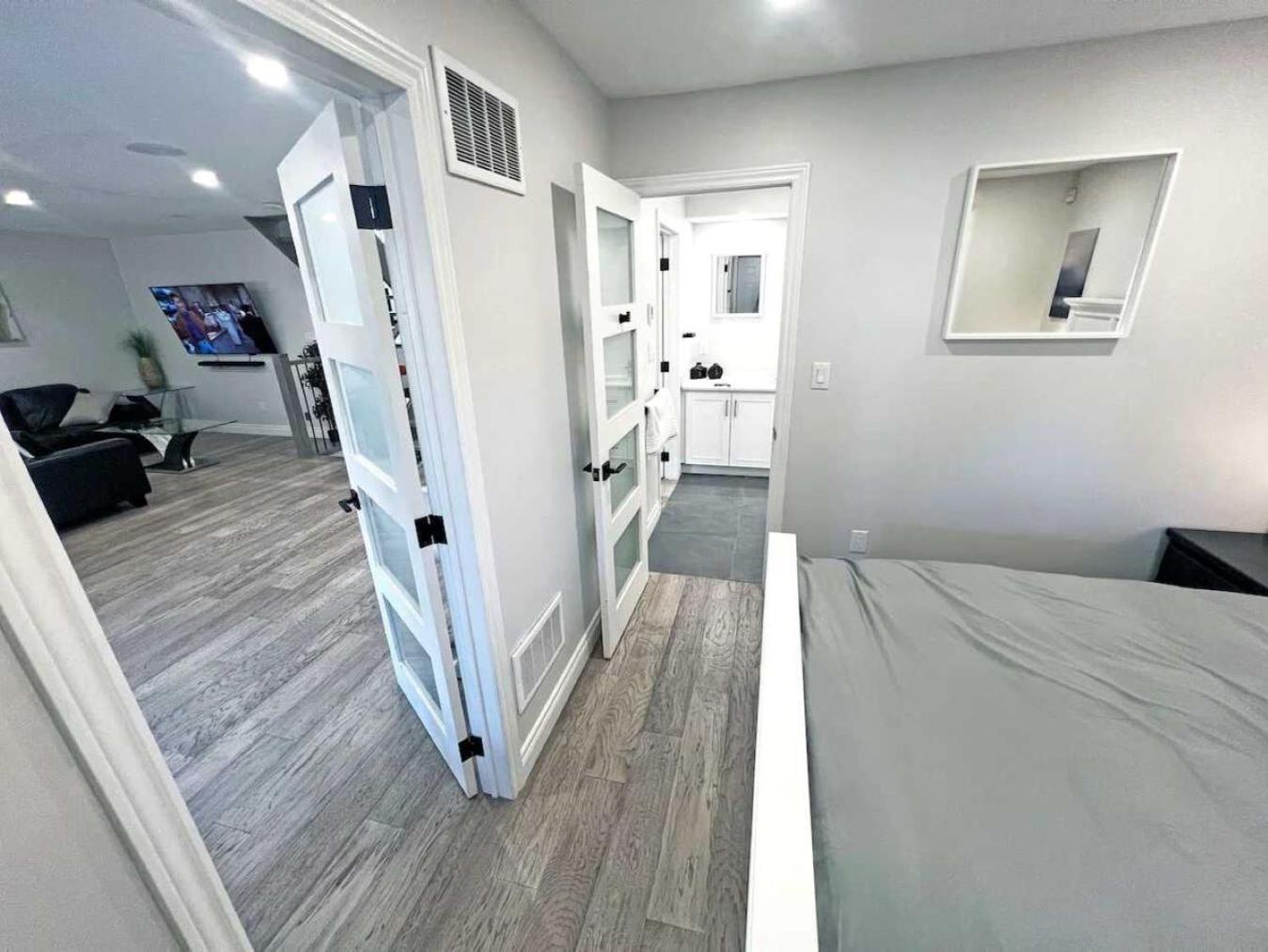 Luxe Near Limeridge - Sleeps 11 - Pool * Hamilton