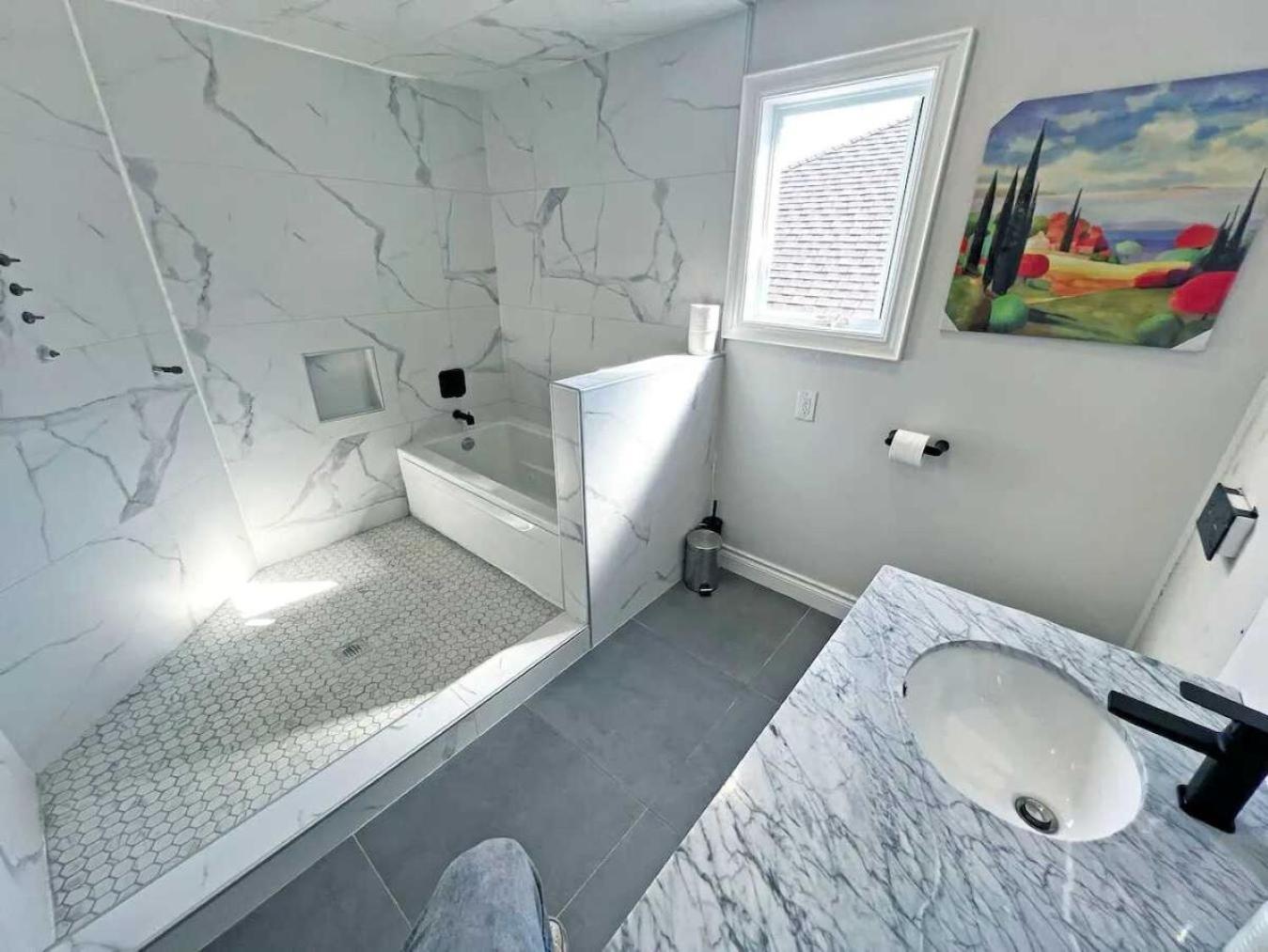 Apartamento Luxe Near Limeridge - Sleeps 11 - Pool