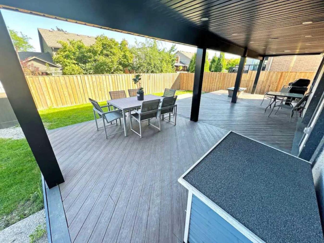 Luxe Near Limeridge - Sleeps 11 - Pool * Hamilton