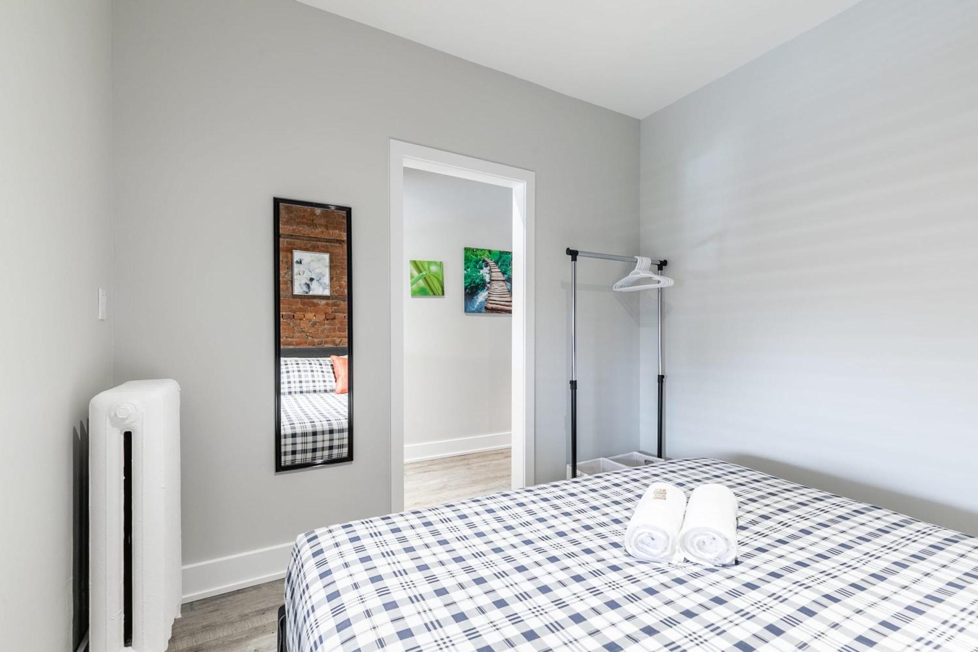 Upscale 2br With Netflix - Prime Location * Hamilton