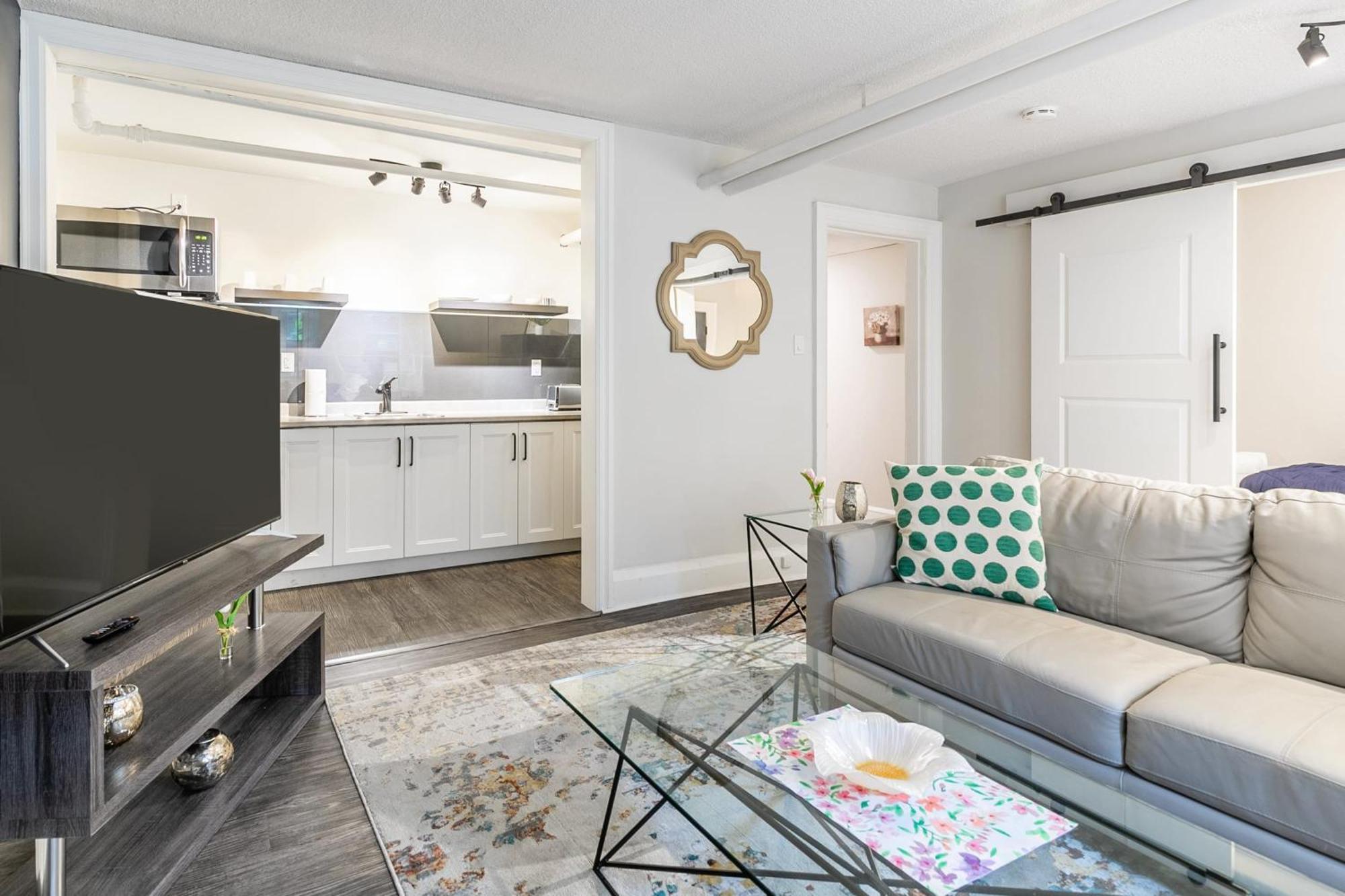 Apartment 2br - Steps To Downtown *