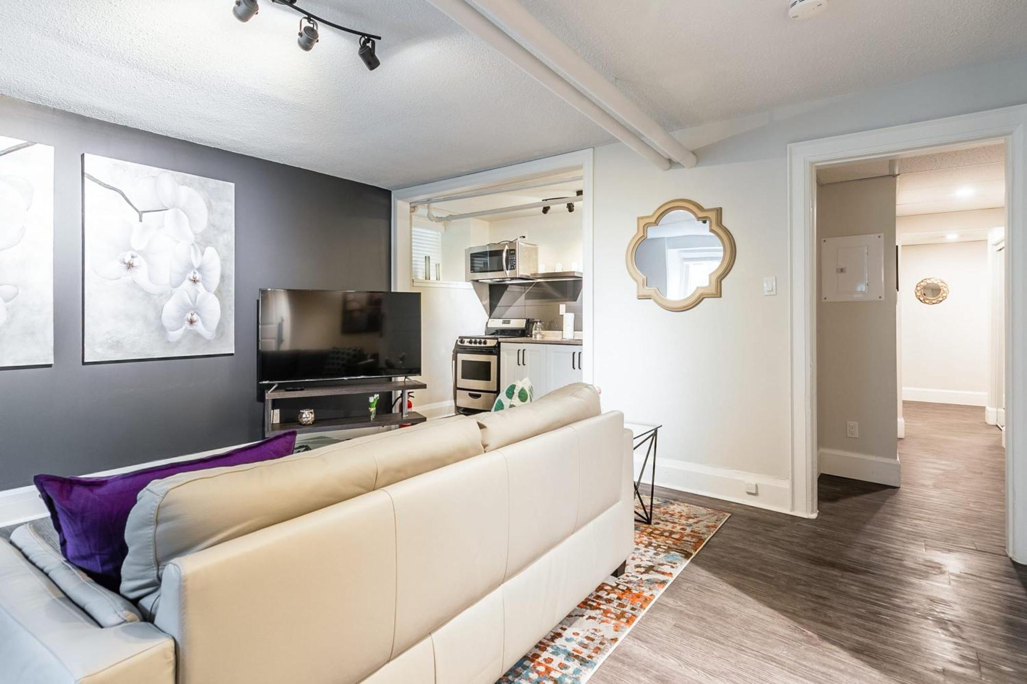2br - Steps To Downtown Apartment Hamilton