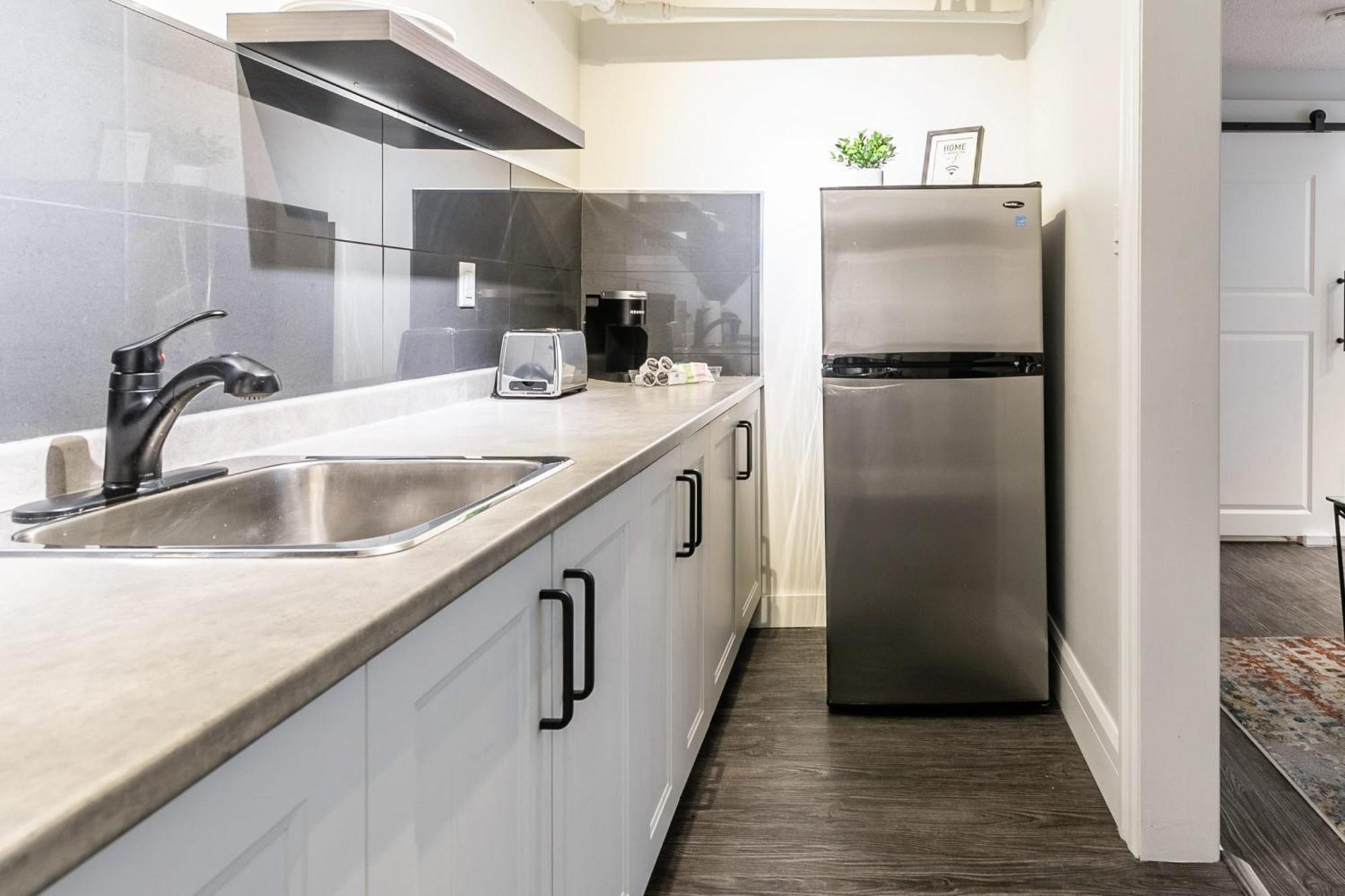 2br - Steps To Downtown