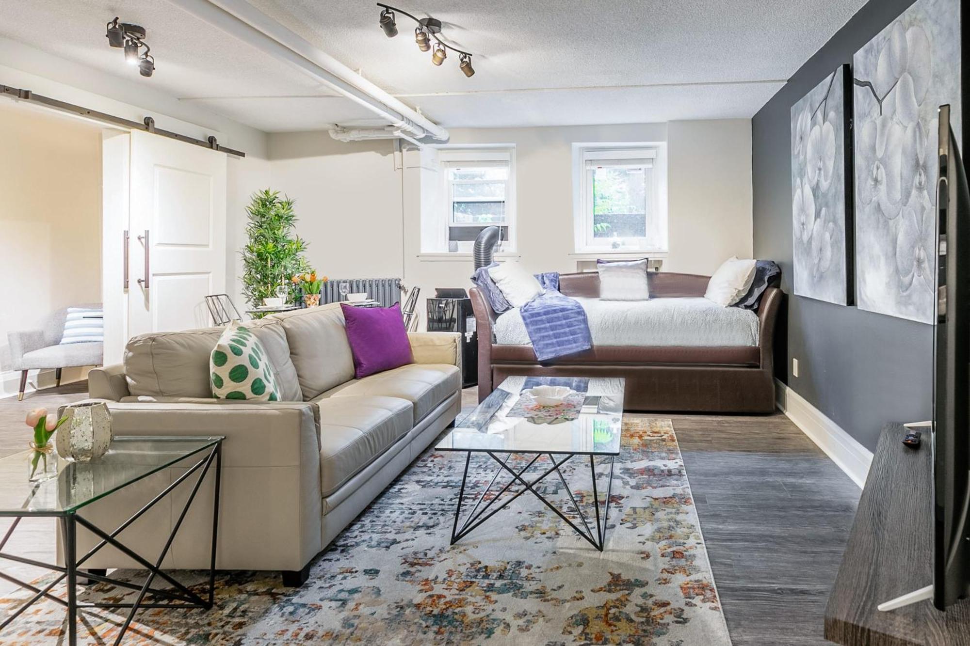 2br - Steps To Downtown