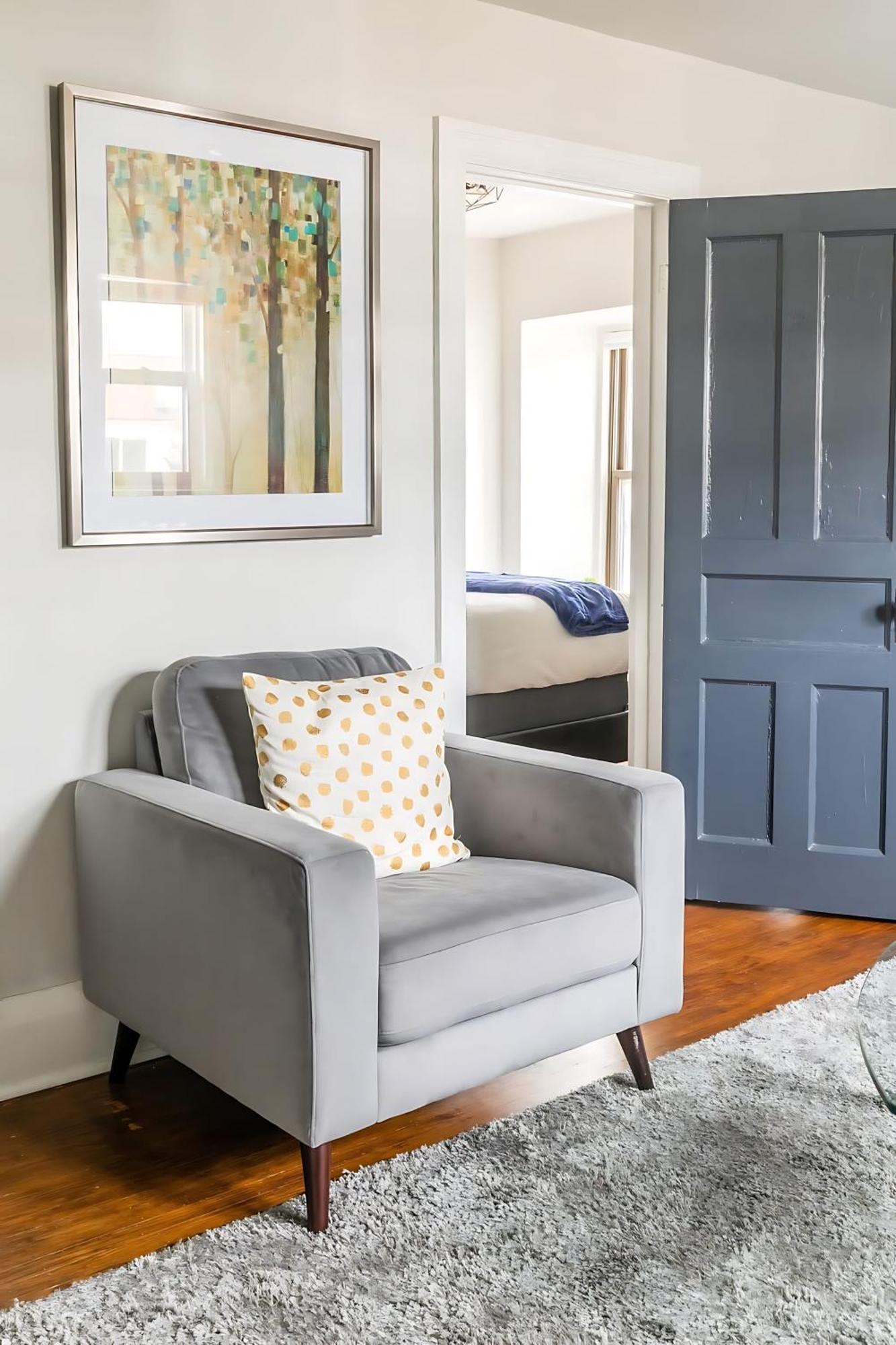 Modern 1br - South