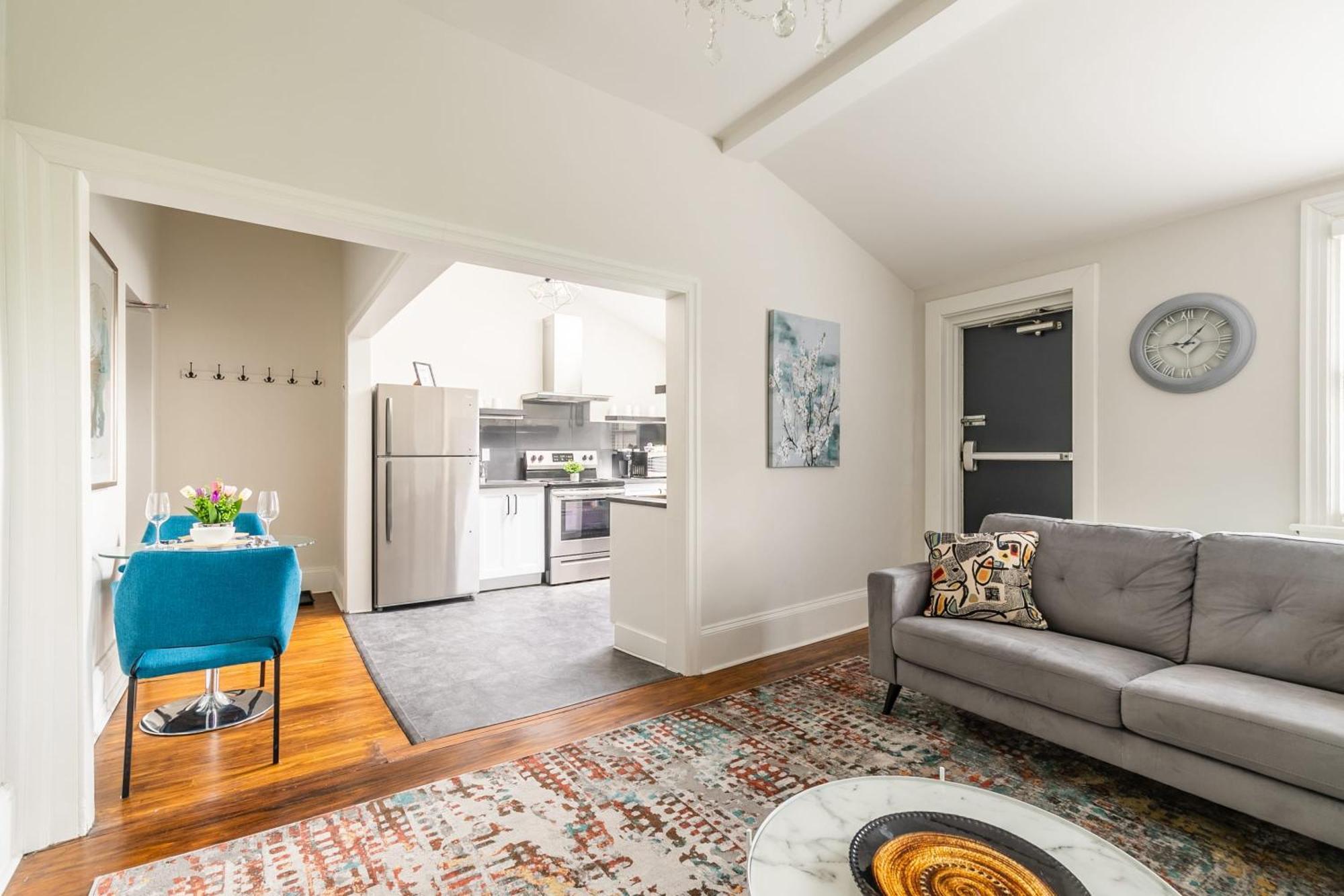 1br Double Bed In Apartment