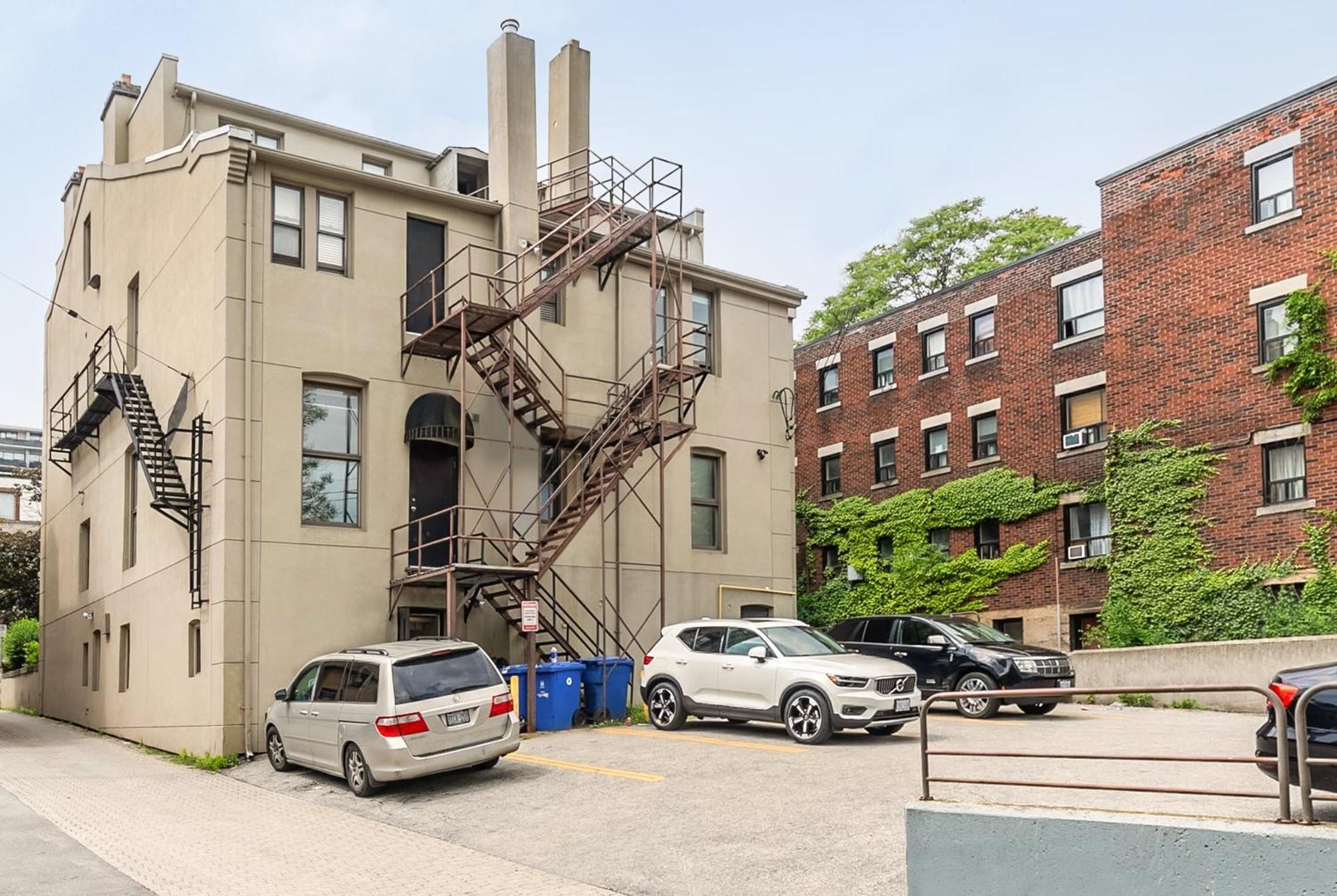 2br - Steps To Downtown