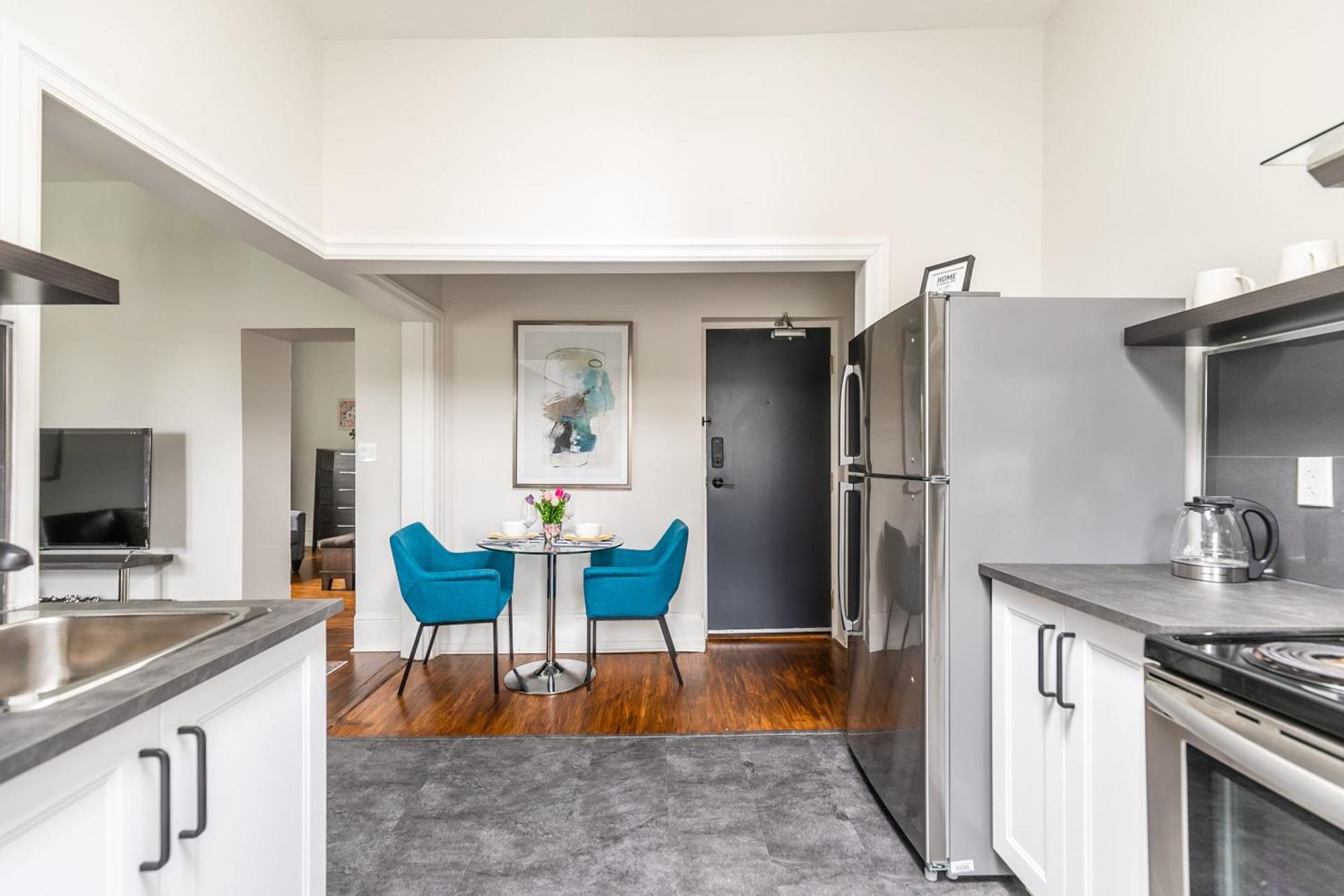 1br Double Bed In Apartment