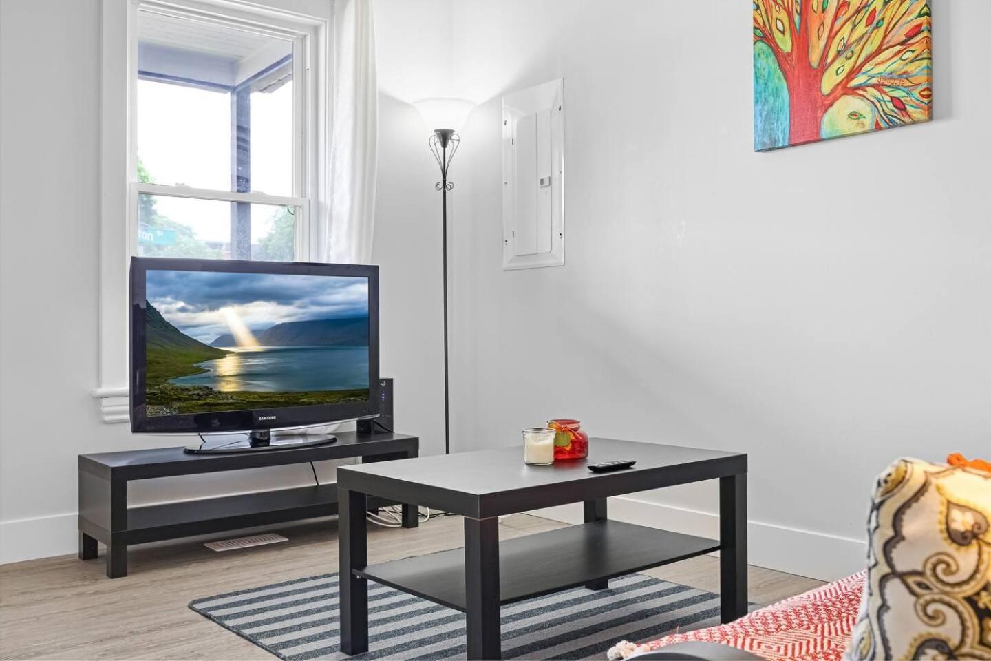 Bright And Renovated 3br Gem Near Downtown