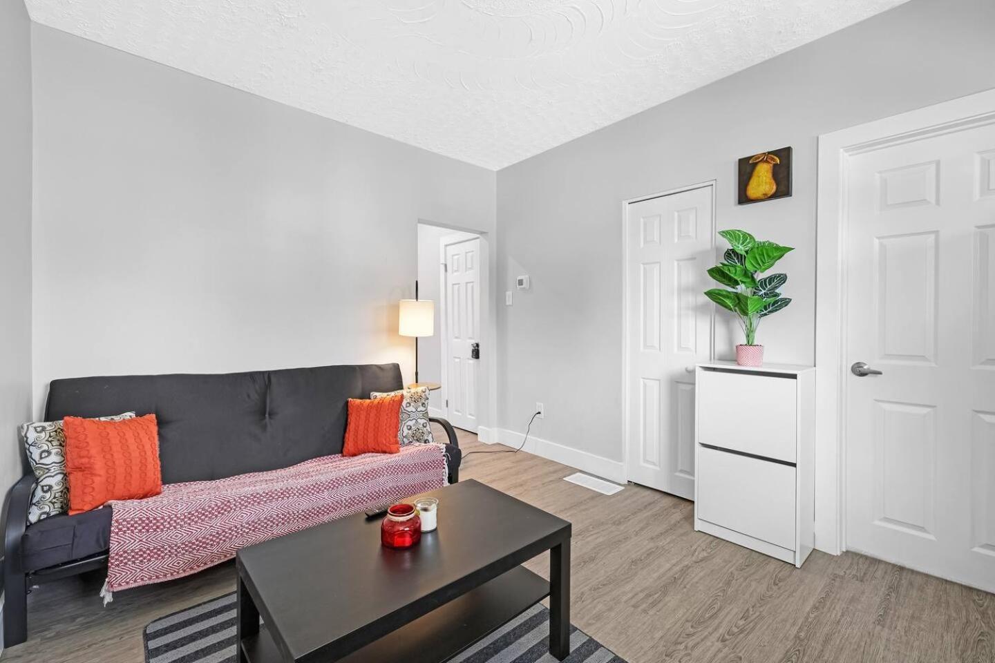 Bright And Renovated 3br Gem Near Downtown *